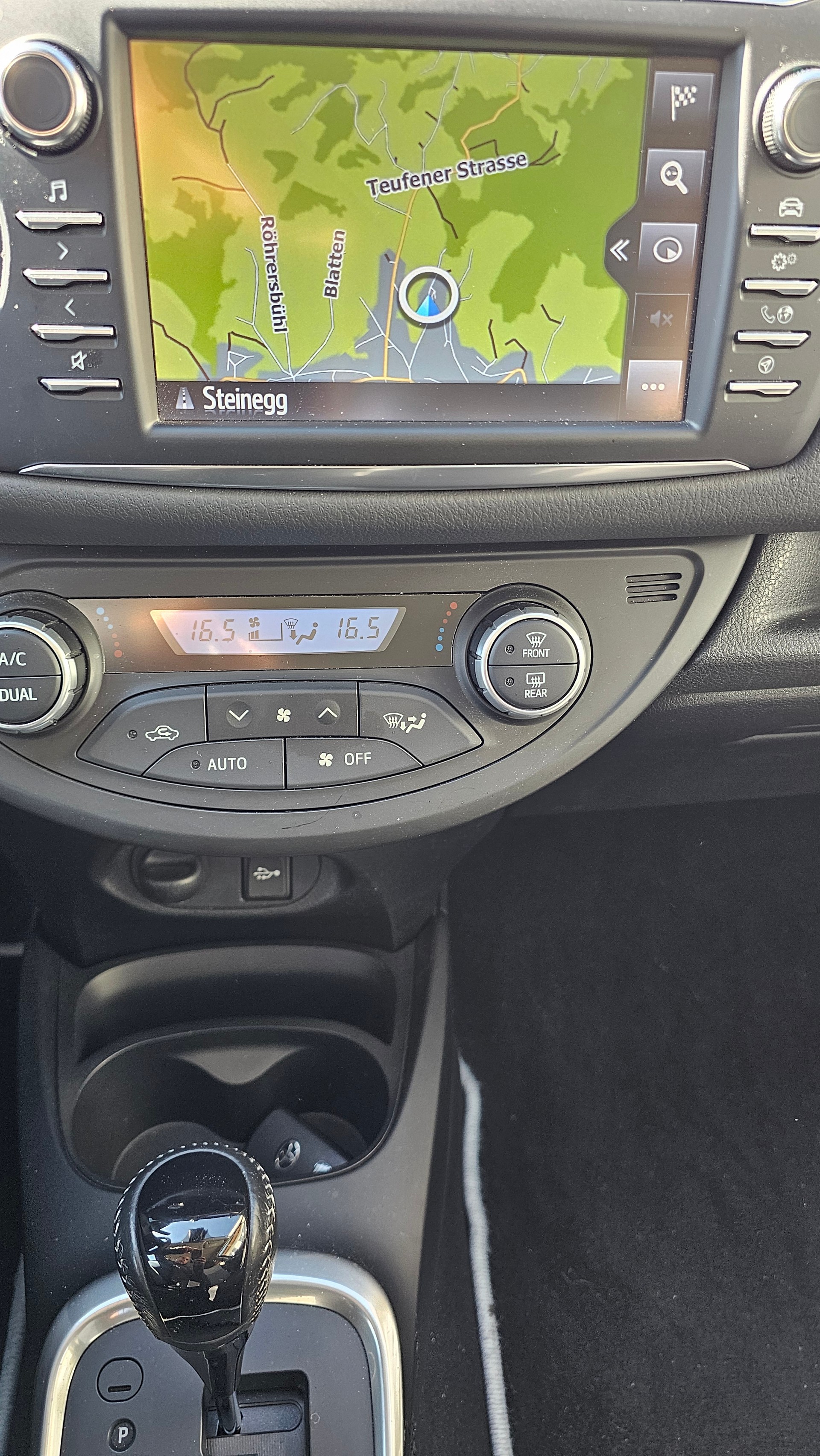 TOYOTA Yaris 1.5 VVT-i Hybrid Trend e-CVT-image-9