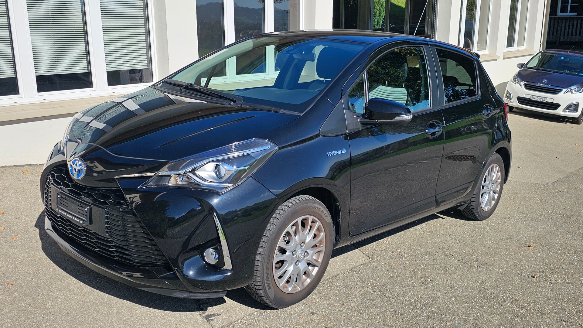 TOYOTA Yaris 1.5 VVT-i Hybrid Trend e-CVT-image-1