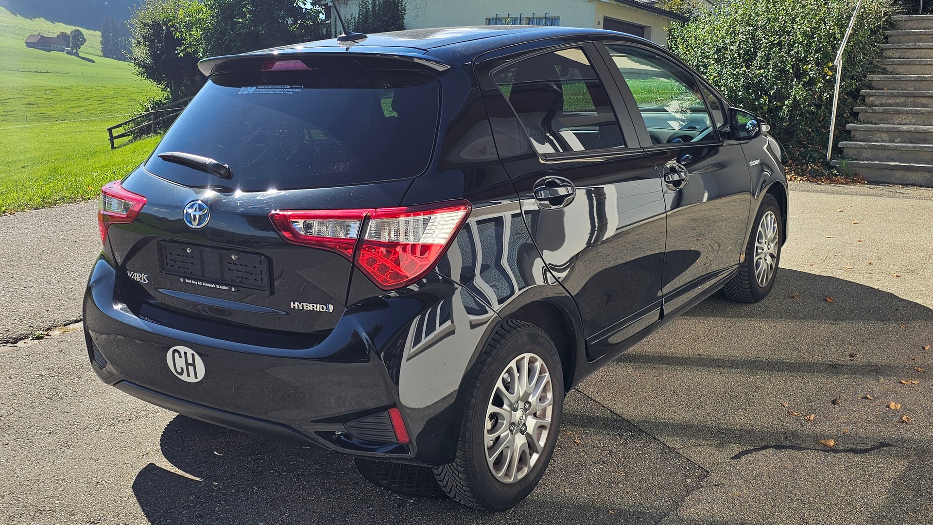 TOYOTA Yaris 1.5 VVT-i Hybrid Trend e-CVT-image-4