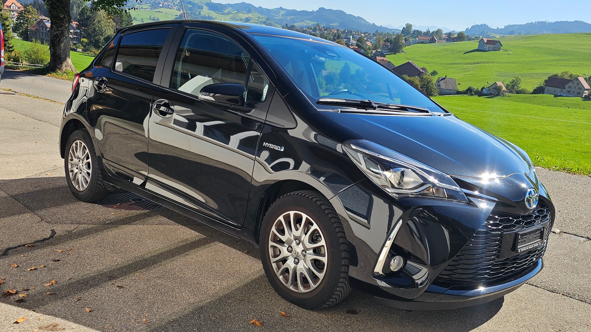 TOYOTA Yaris 1.5 VVT-i Hybrid Trend e-CVT-image-2