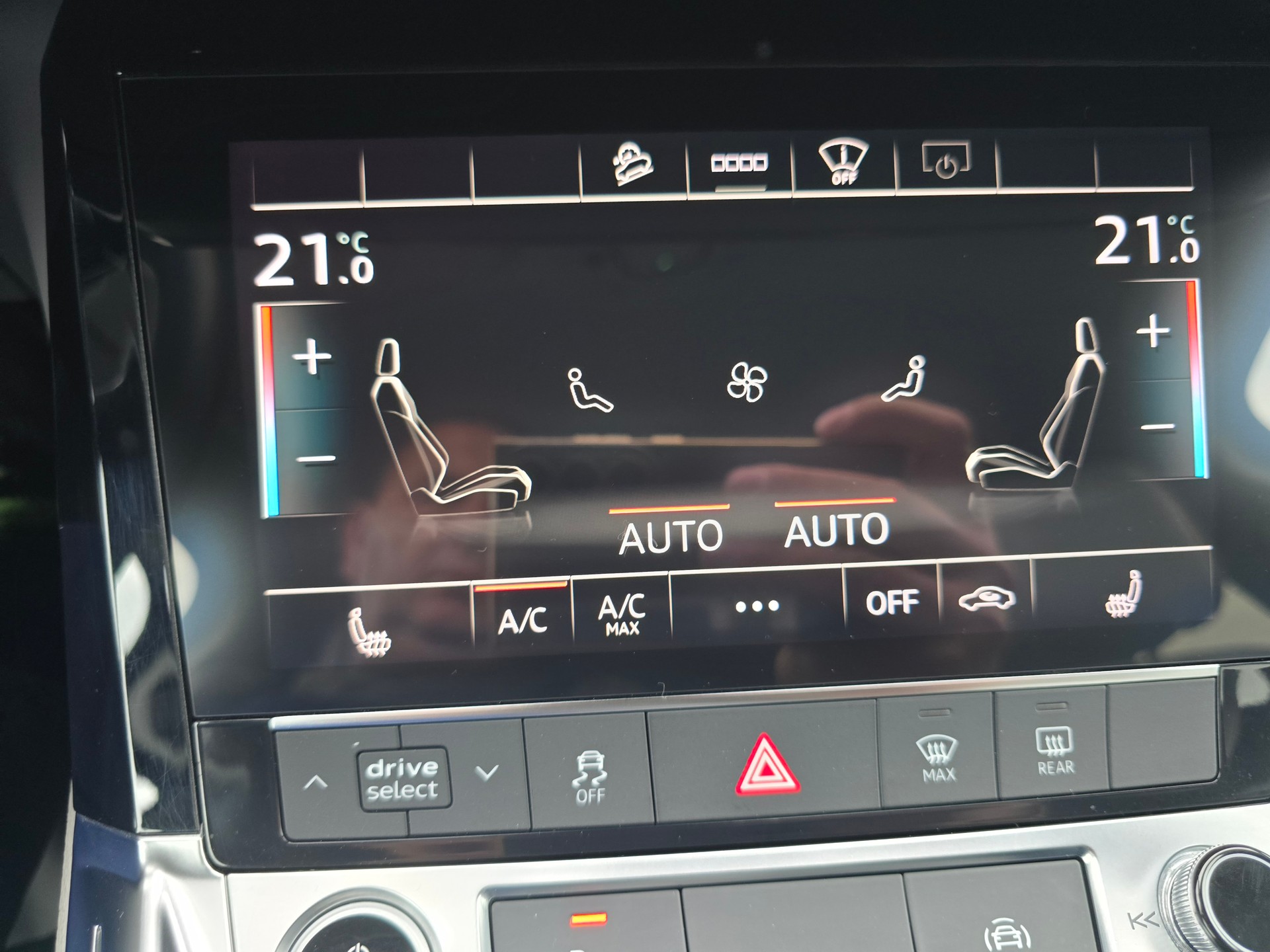 AUDI e-tron 55 S Line quattro-image-13