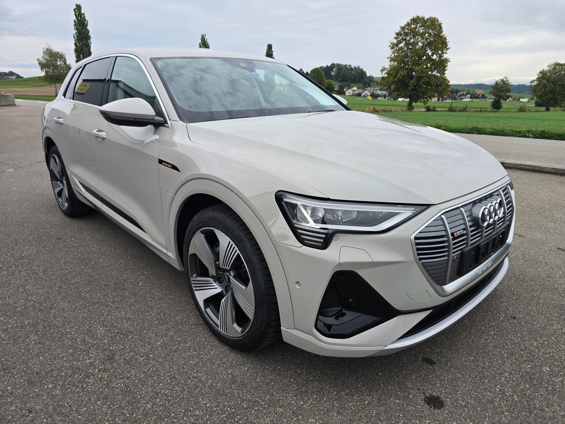 AUDI e-tron 55 S Line quattro-image-5
