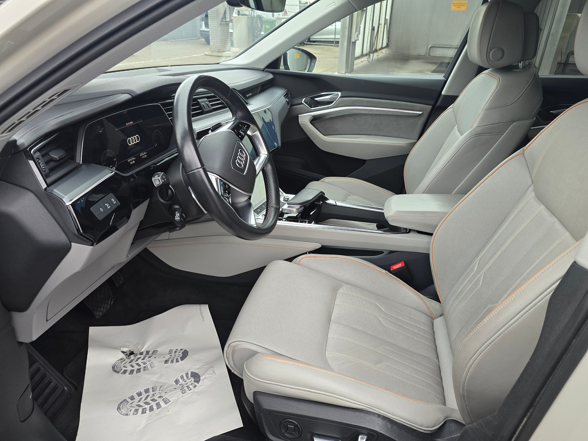 AUDI e-tron 55 S Line quattro-image-6