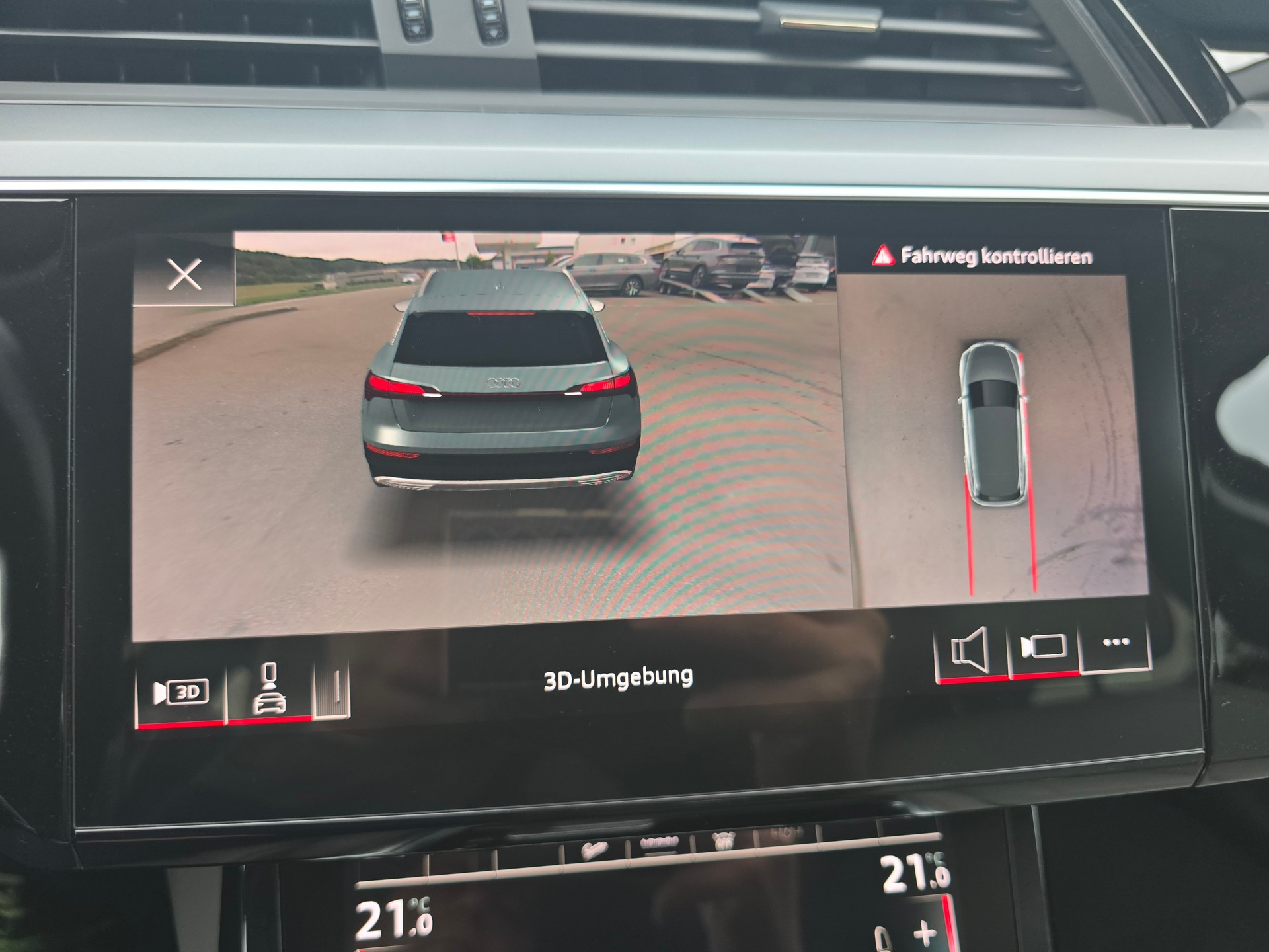 AUDI e-tron 55 S Line quattro-image-12