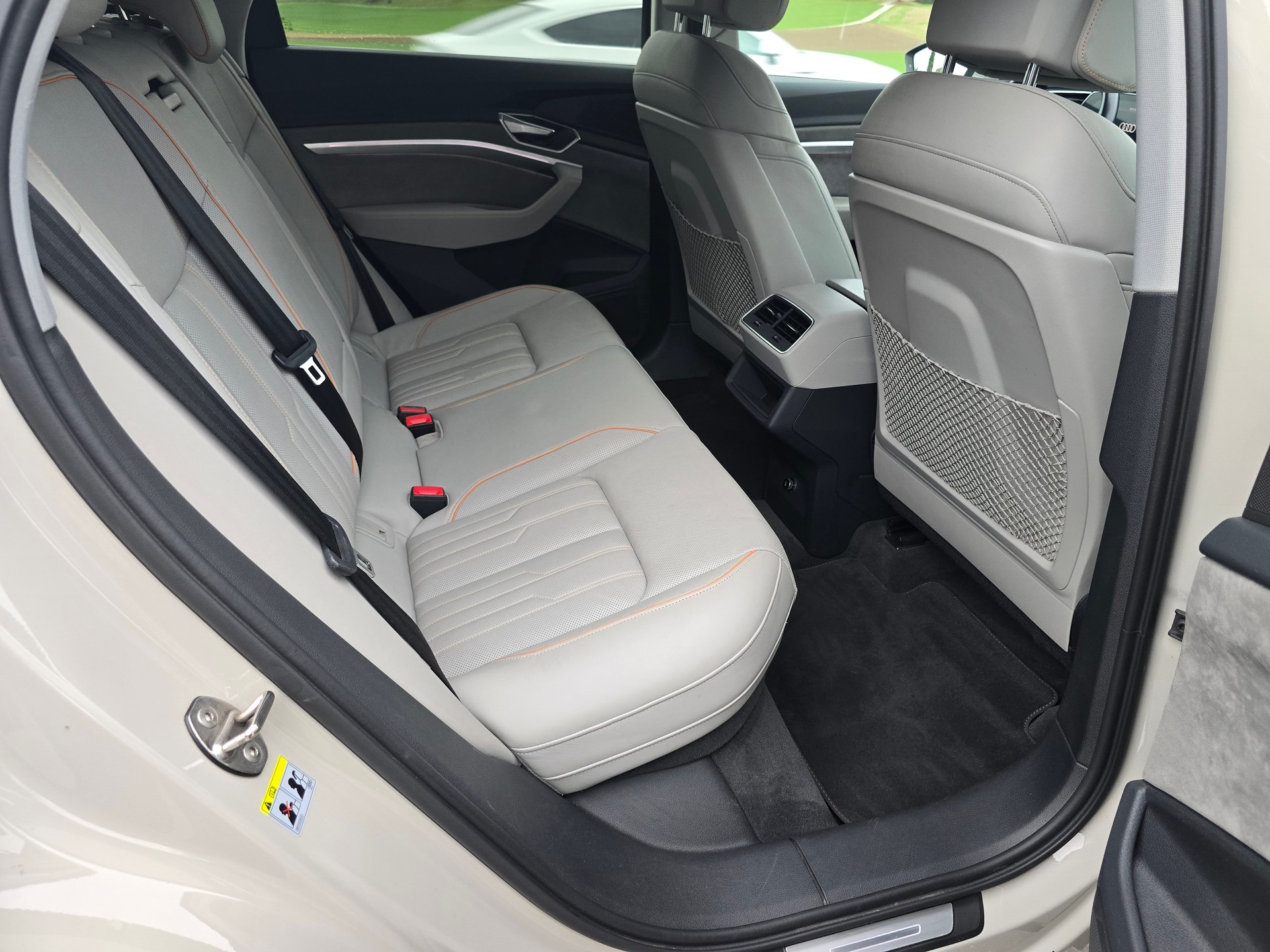 AUDI e-tron 55 S Line quattro-image-9