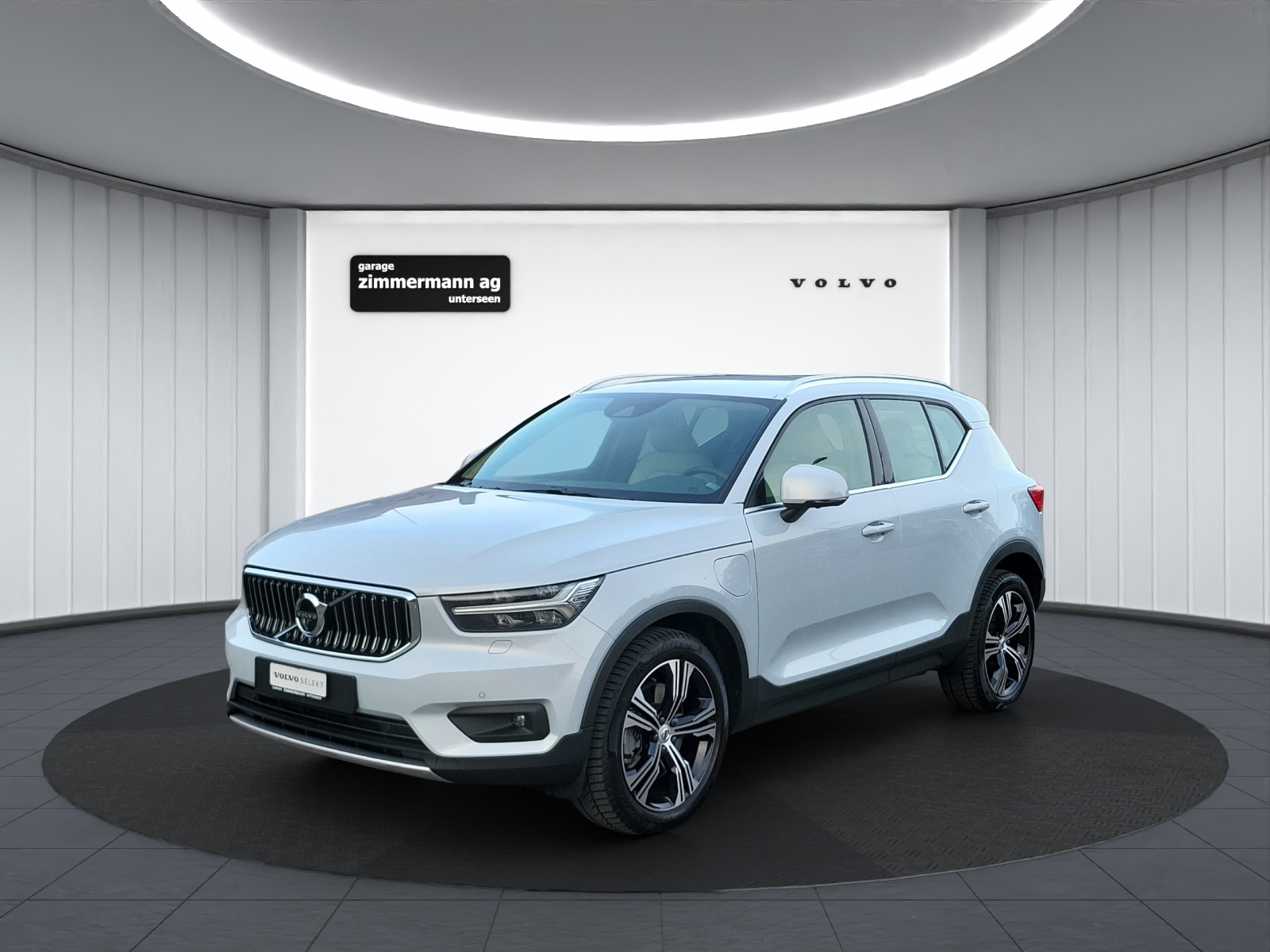 VOLVO XC40 1.5 T5 PiH Inscription-image-0