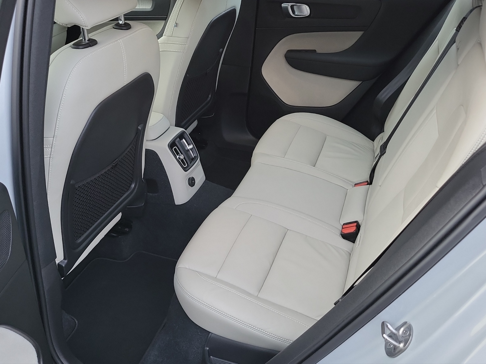 VOLVO XC40 1.5 T5 PiH Inscription-image-14
