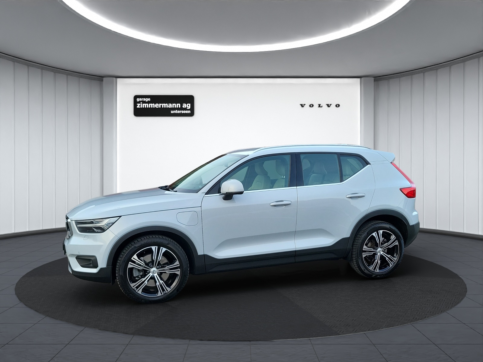 VOLVO XC40 1.5 T5 PiH Inscription-image-11