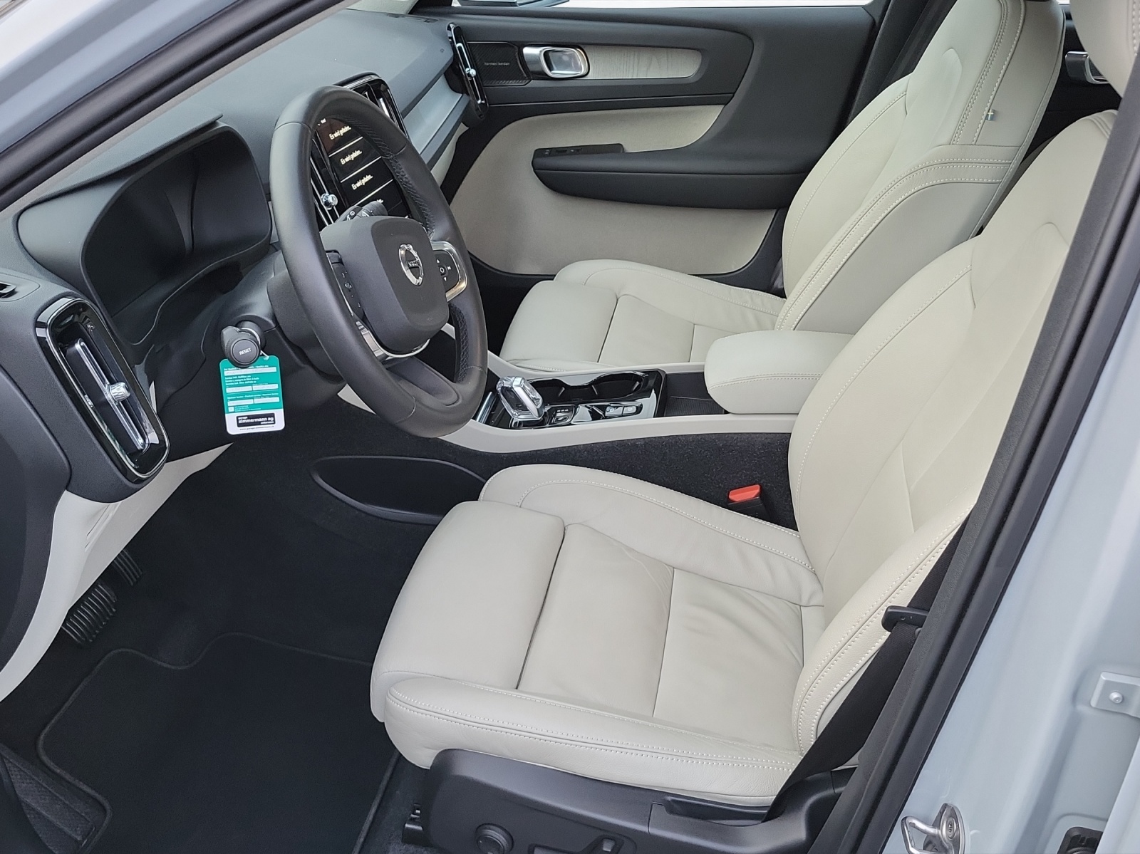 VOLVO XC40 1.5 T5 PiH Inscription-image-12