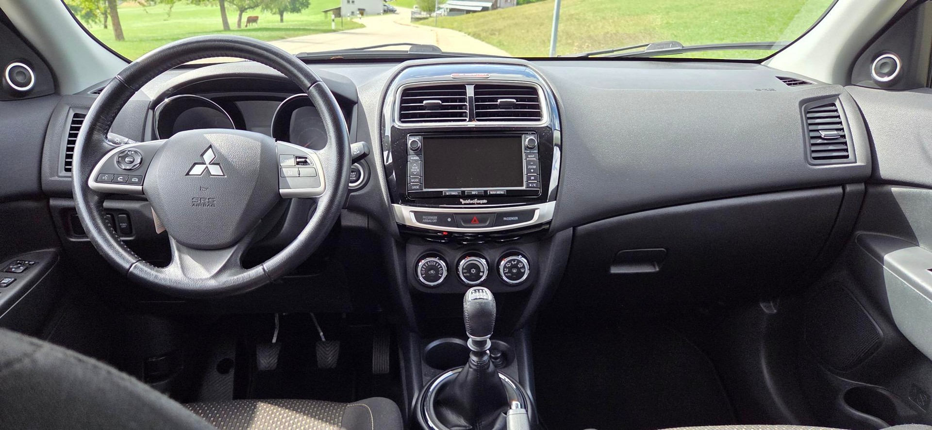 MITSUBISHI ASX 1.8 DID Celebration 300K 4WD-image-6