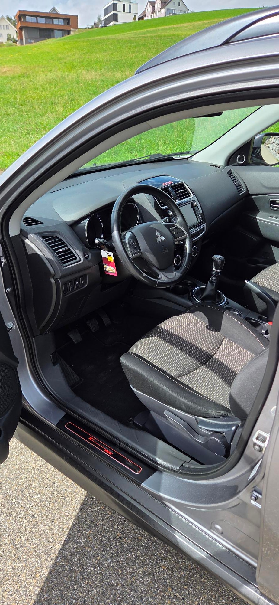 MITSUBISHI ASX 1.8 DID Celebration 300K 4WD-image-4