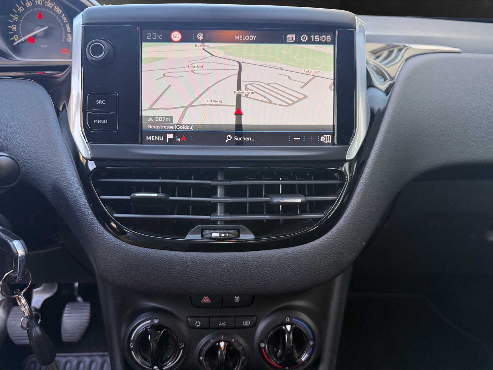 PEUGEOT 208 1.2 PureTech Signature-image-13
