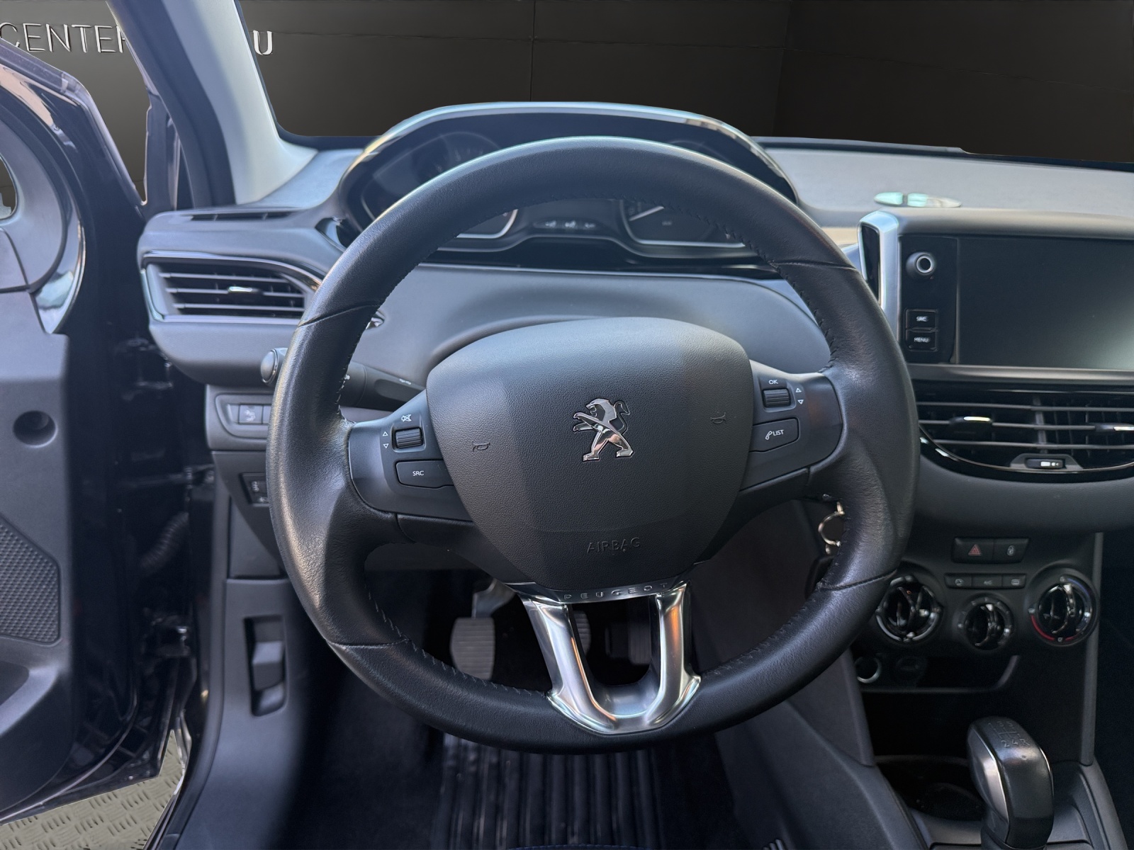 PEUGEOT 208 1.2 PureTech Signature-image-8