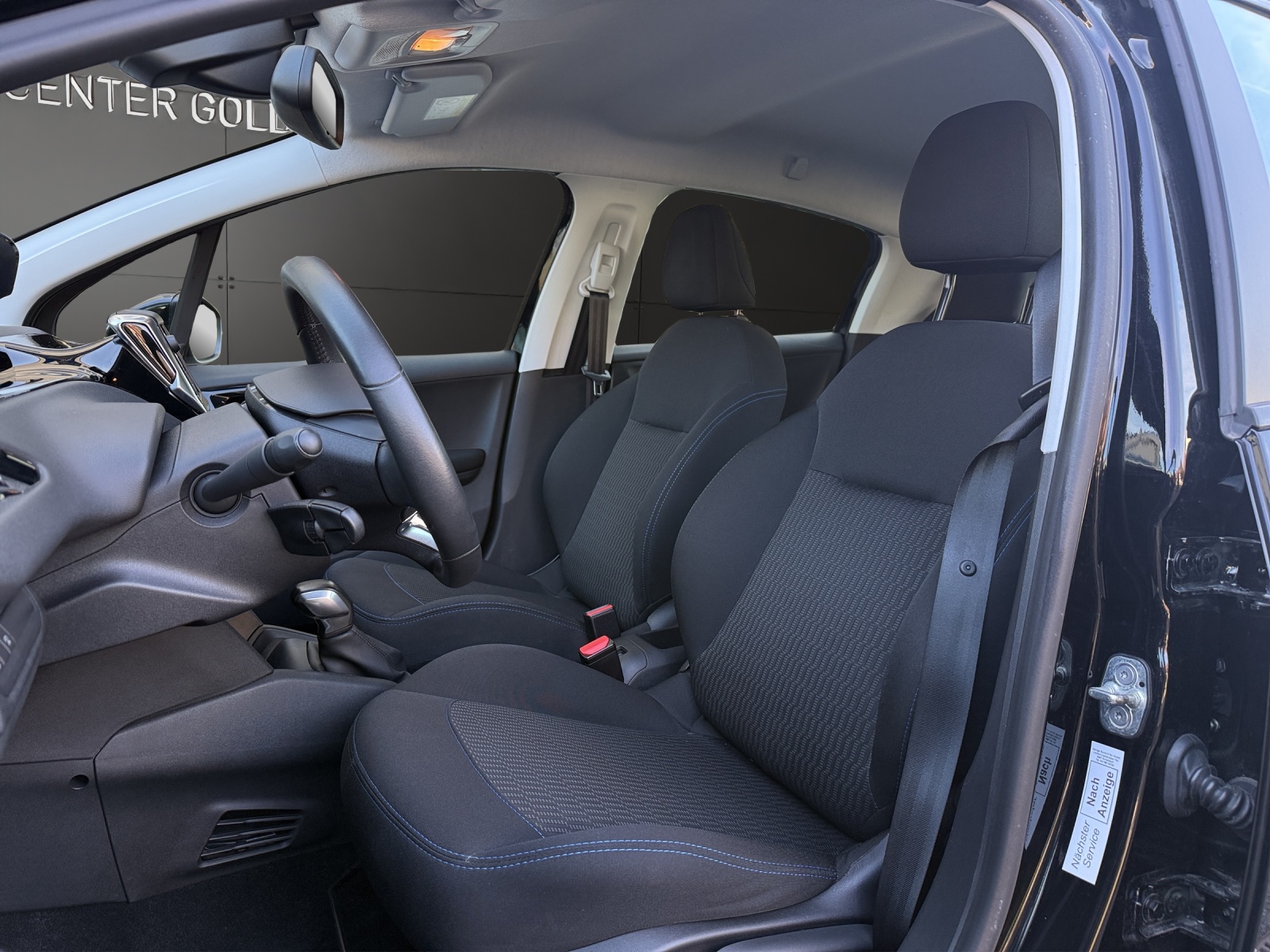PEUGEOT 208 1.2 PureTech Signature-image-7