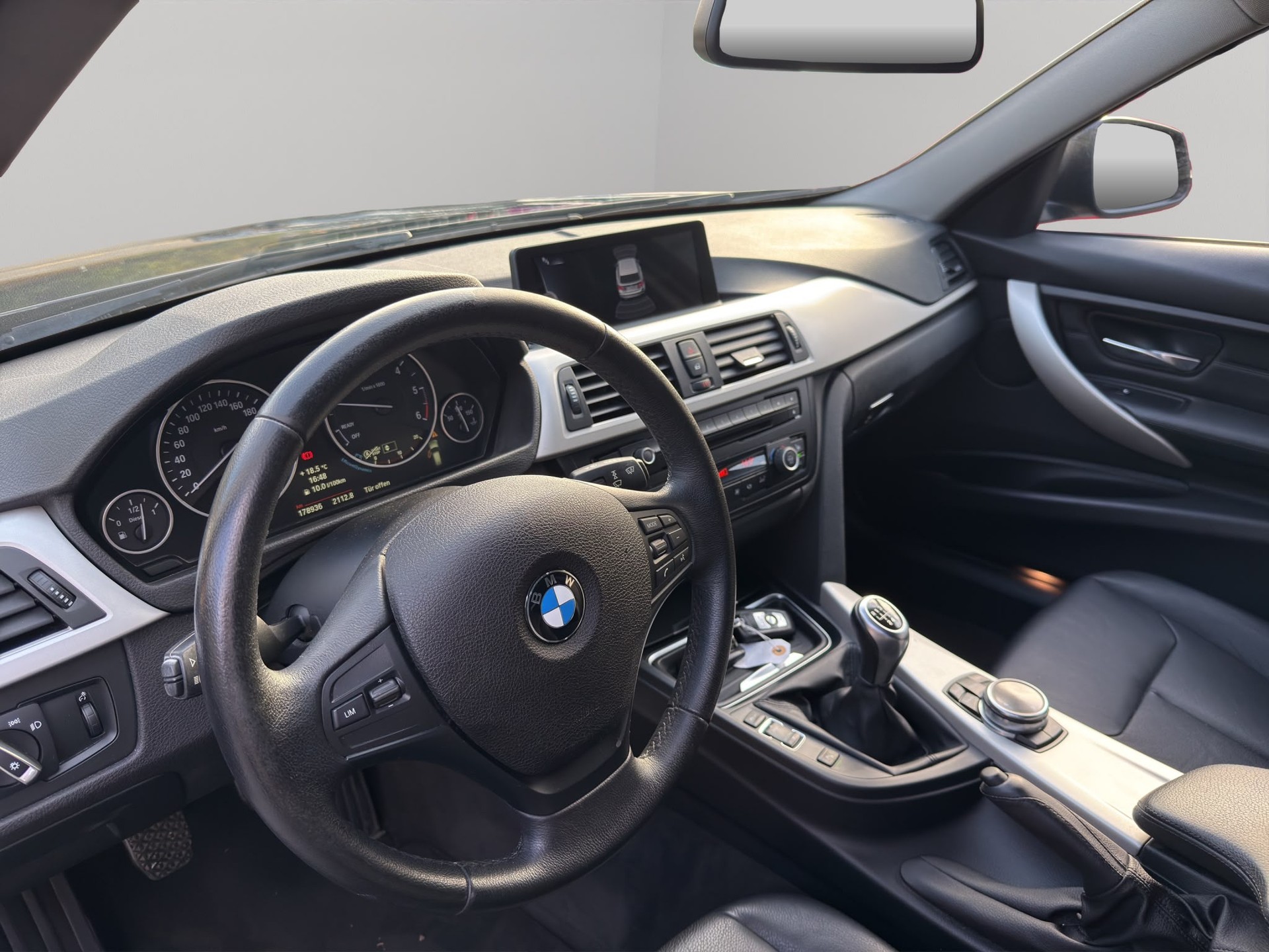 BMW 325d Touring-image-13