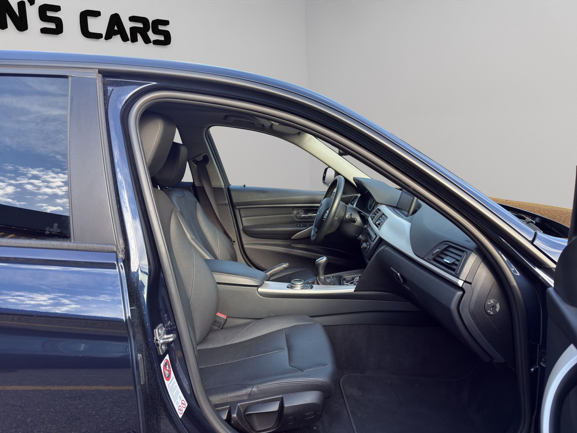 BMW 325d Touring-image-10