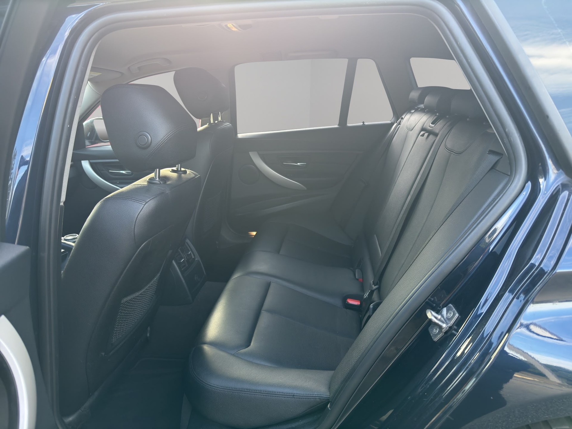 BMW 325d Touring-image-11