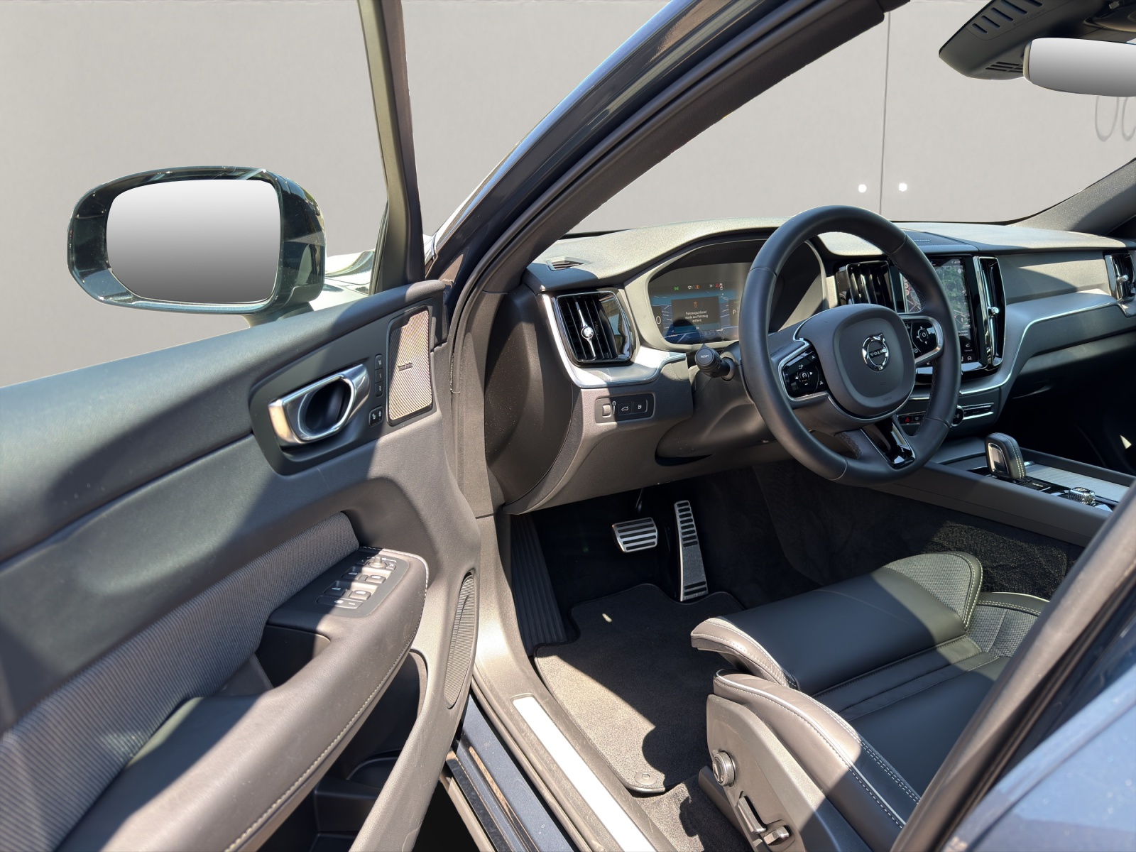 VOLVO XC60 2.0 T8 TE R-Design eAWD-image-7