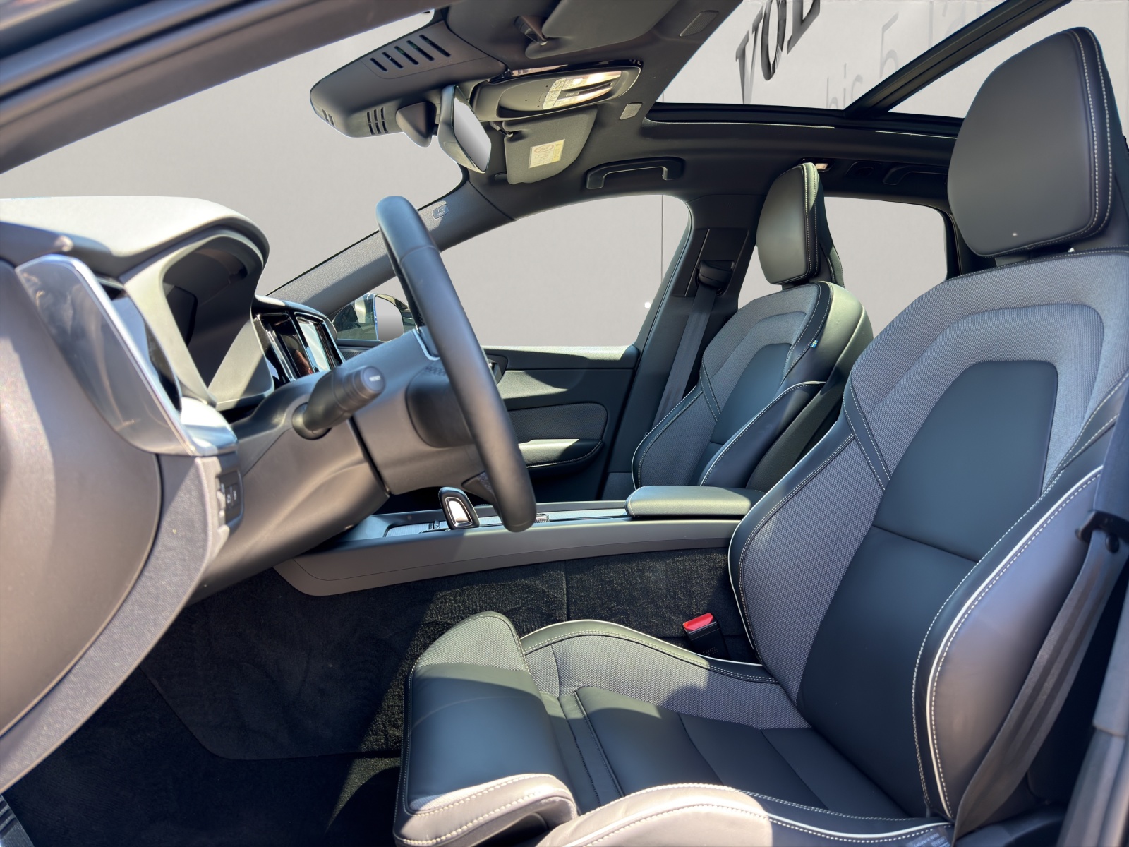 VOLVO XC60 2.0 T8 TE R-Design eAWD-image-8