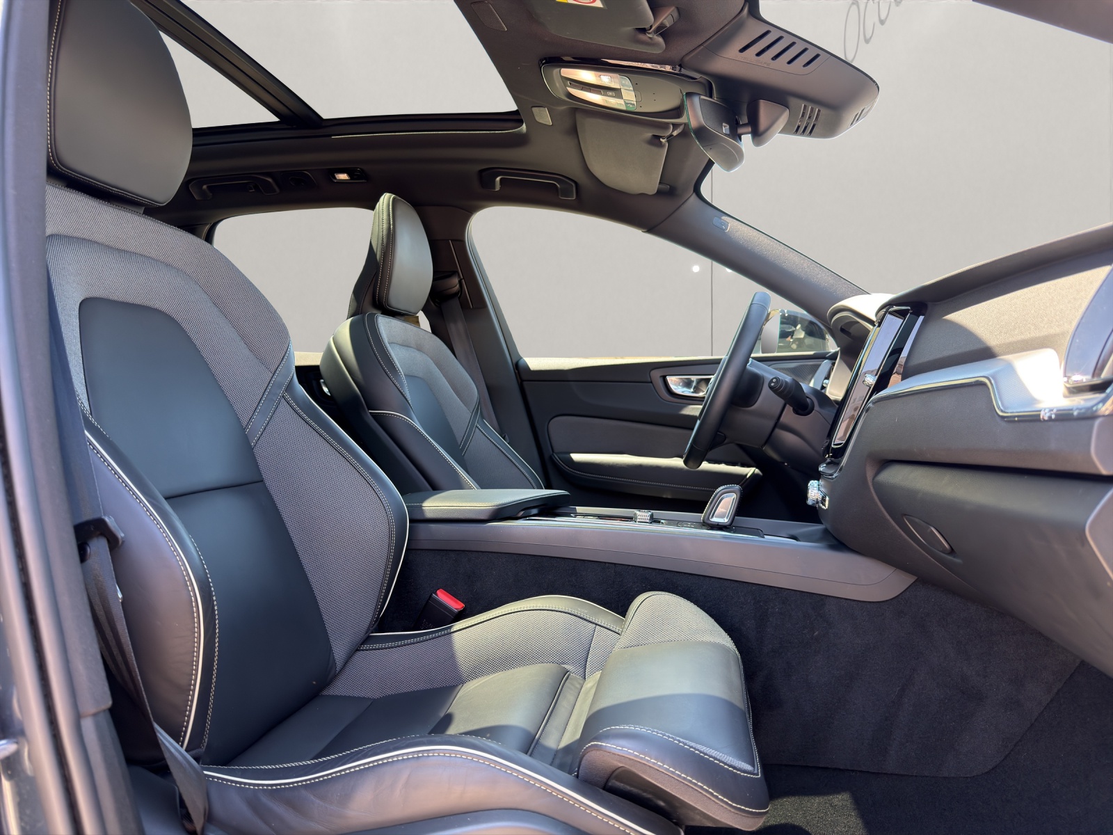 VOLVO XC60 2.0 T8 TE R-Design eAWD-image-11