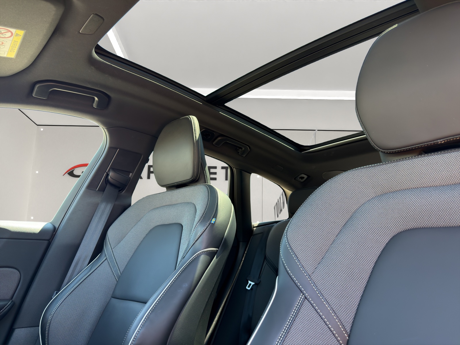 VOLVO XC60 2.0 T8 TE R-Design eAWD-image-12