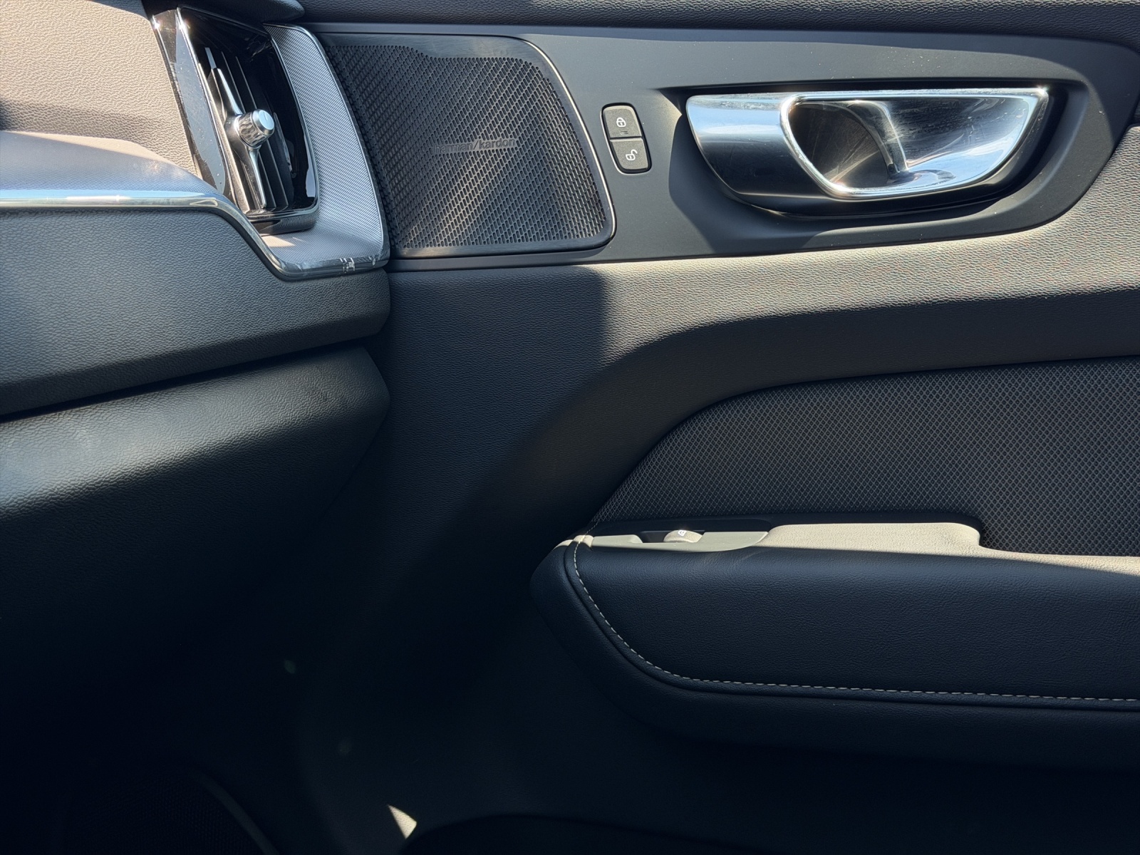 VOLVO XC60 2.0 T8 TE R-Design eAWD-image-15