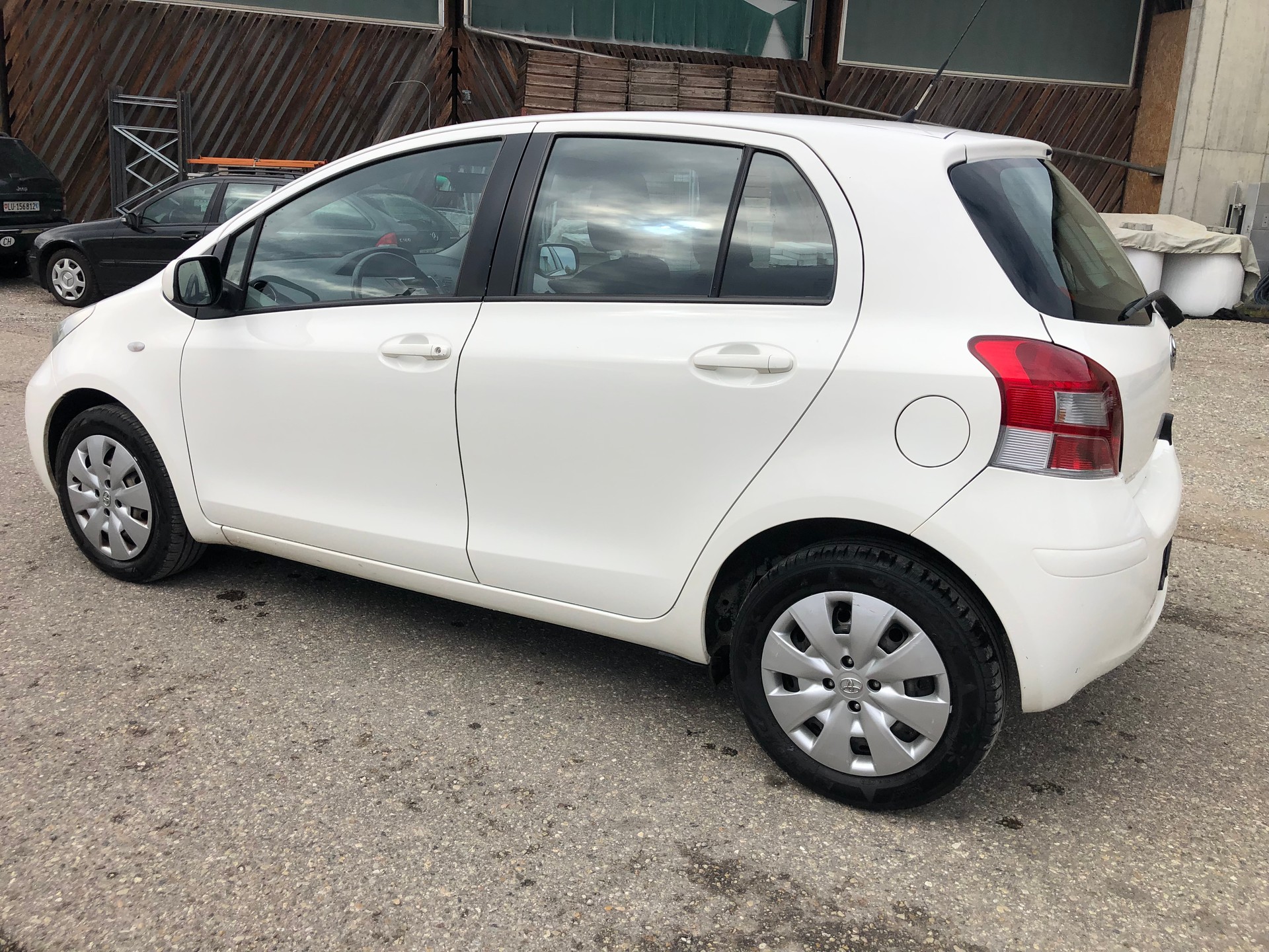 TOYOTA Yaris 1.33 Linea Sol-image-4