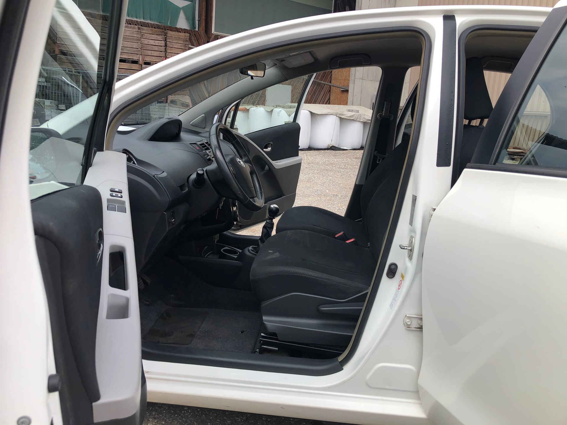 TOYOTA Yaris 1.33 Linea Sol-image-7