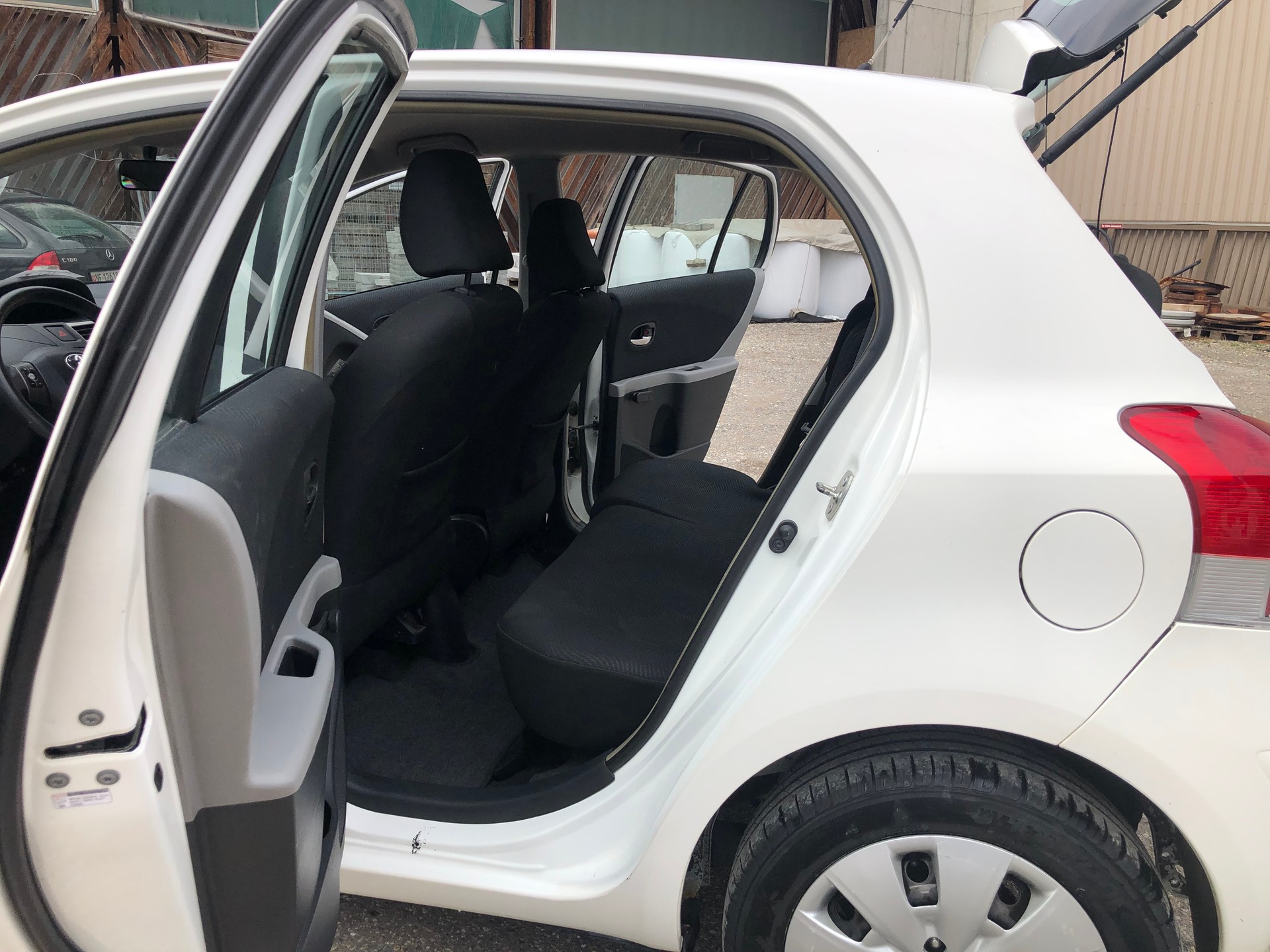 TOYOTA Yaris 1.33 Linea Sol-image-9