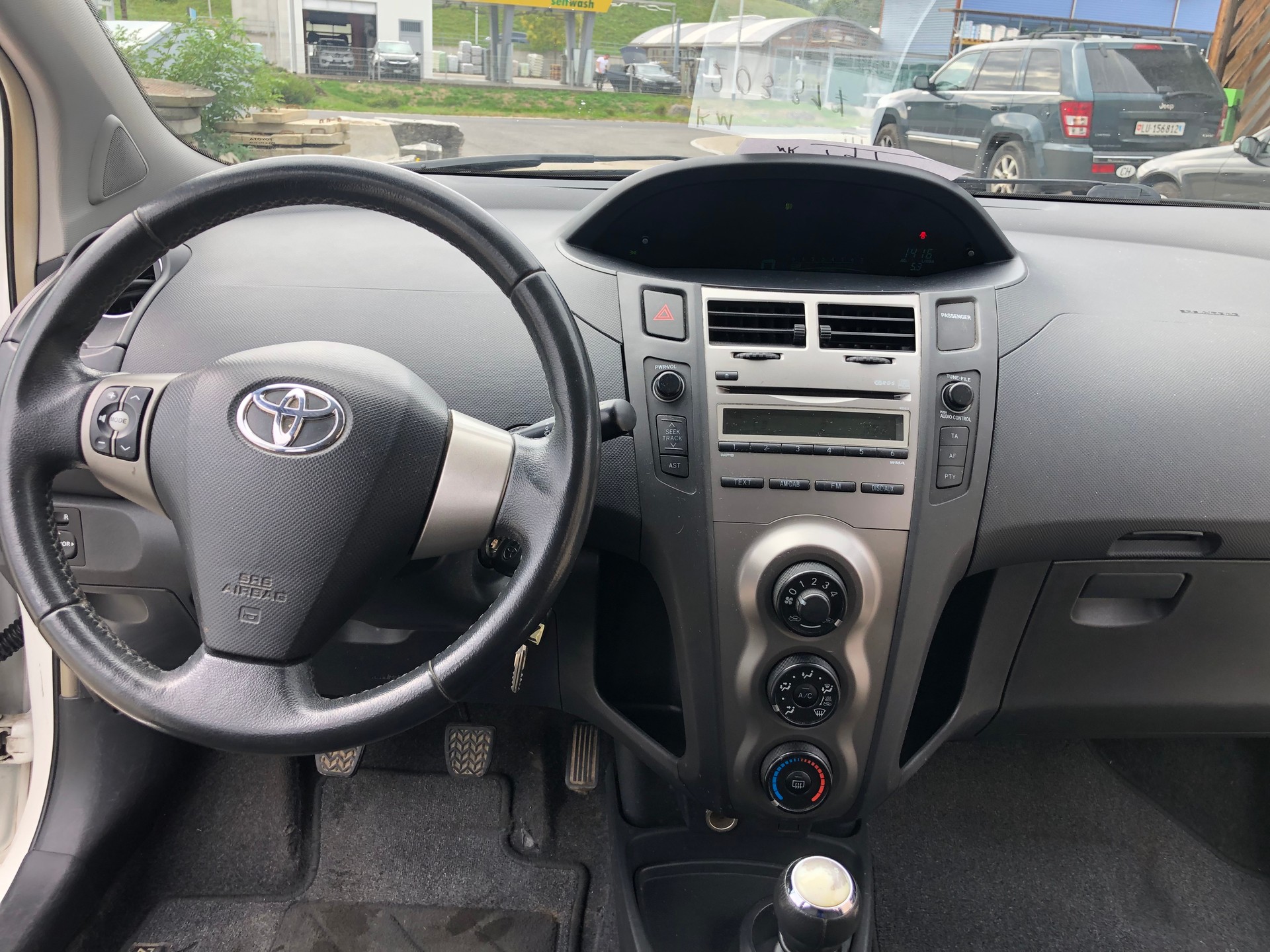 TOYOTA Yaris 1.33 Linea Sol-image-12