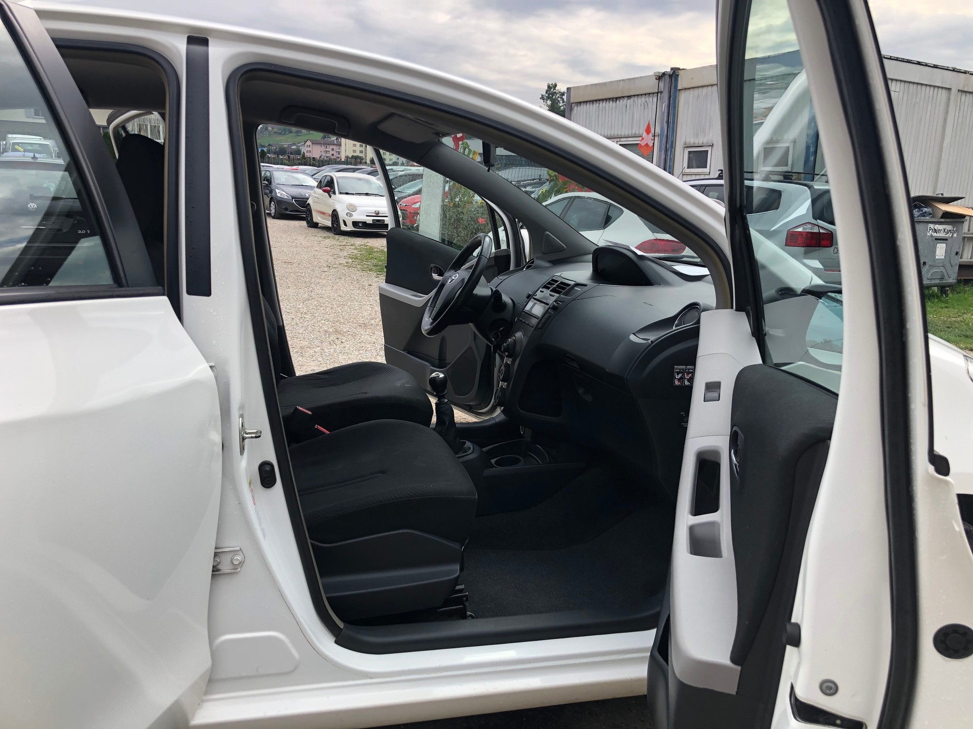 TOYOTA Yaris 1.33 Linea Sol-image-6