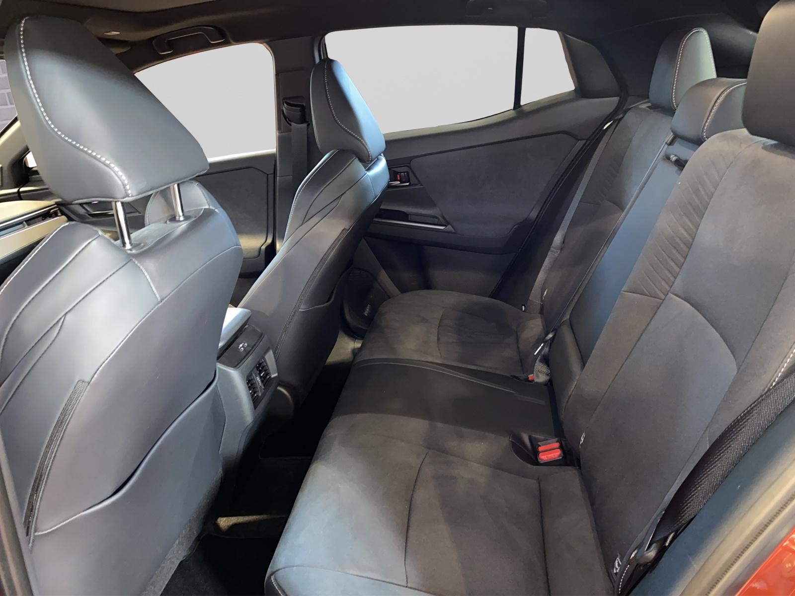 TOYOTA C-HR+ Premium AWD-image-9