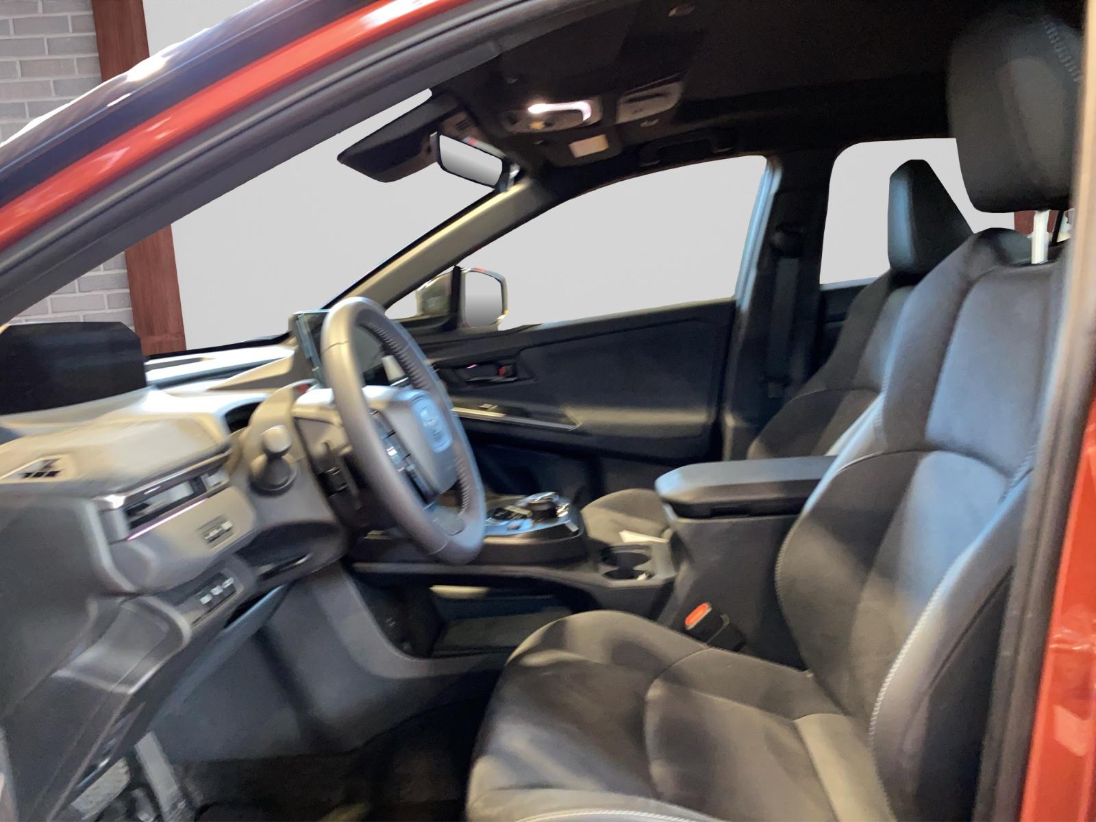 TOYOTA C-HR+ Premium AWD-image-7