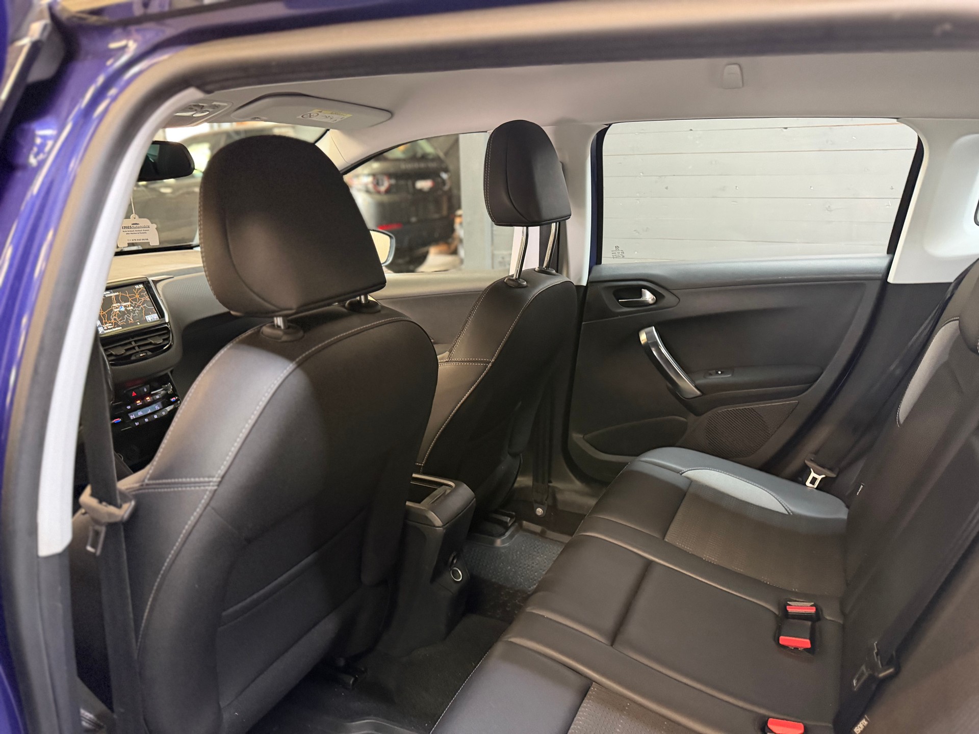 PEUGEOT 2008 1.2 PureTech Allure-image-10