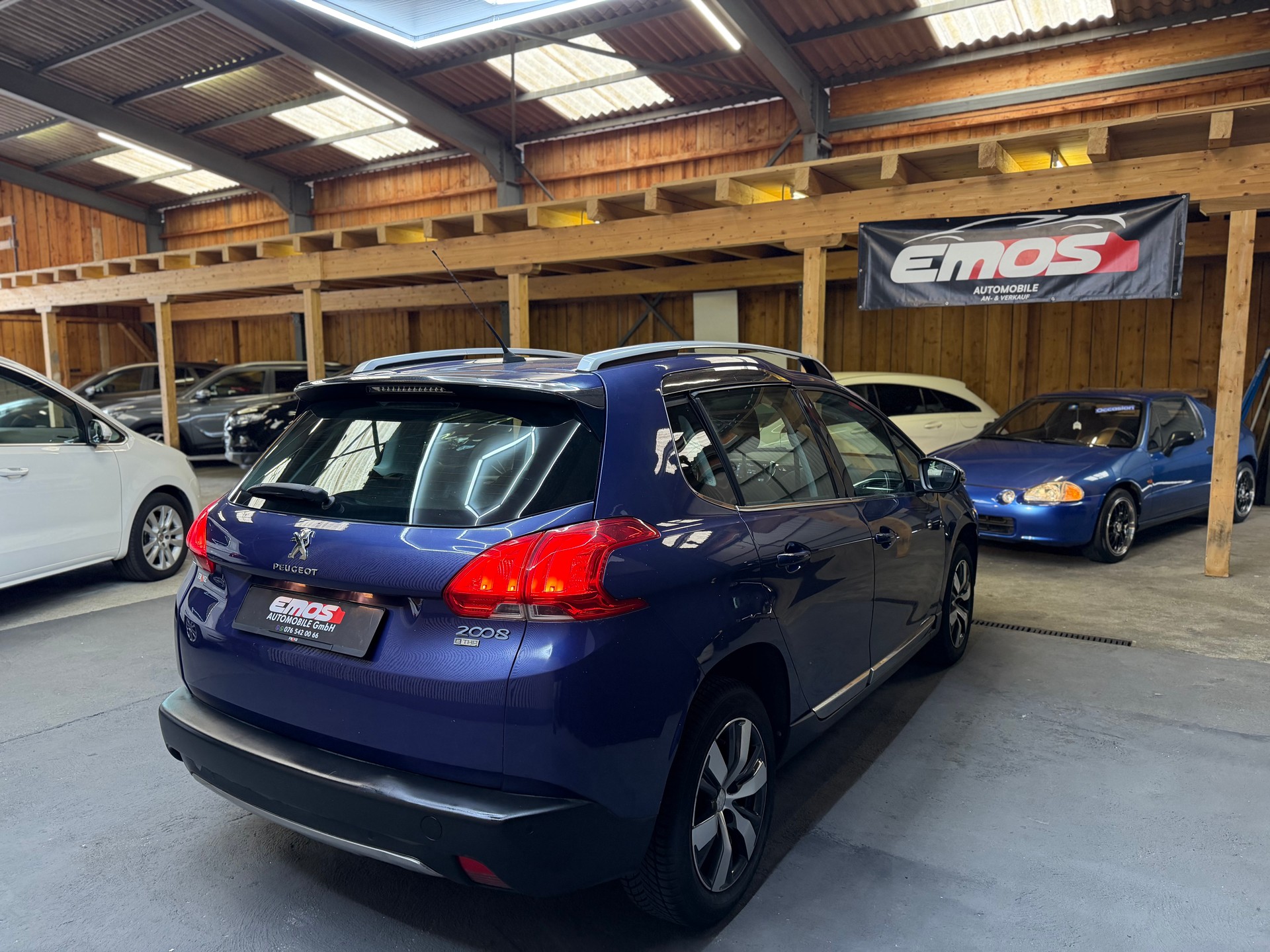 PEUGEOT 2008 1.2 PureTech Allure-image-5