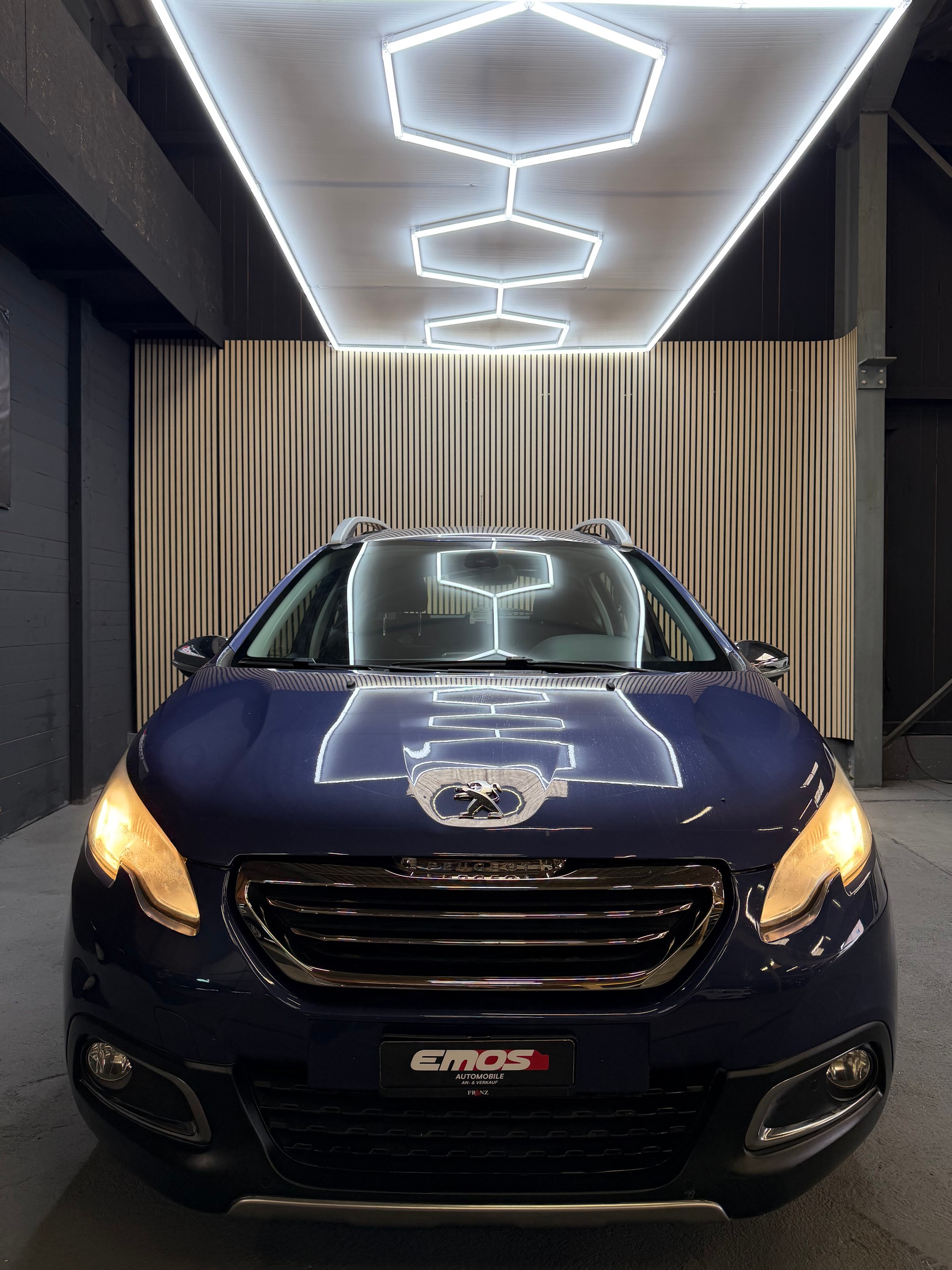 PEUGEOT 2008 1.2 PureTech Allure-image-1
