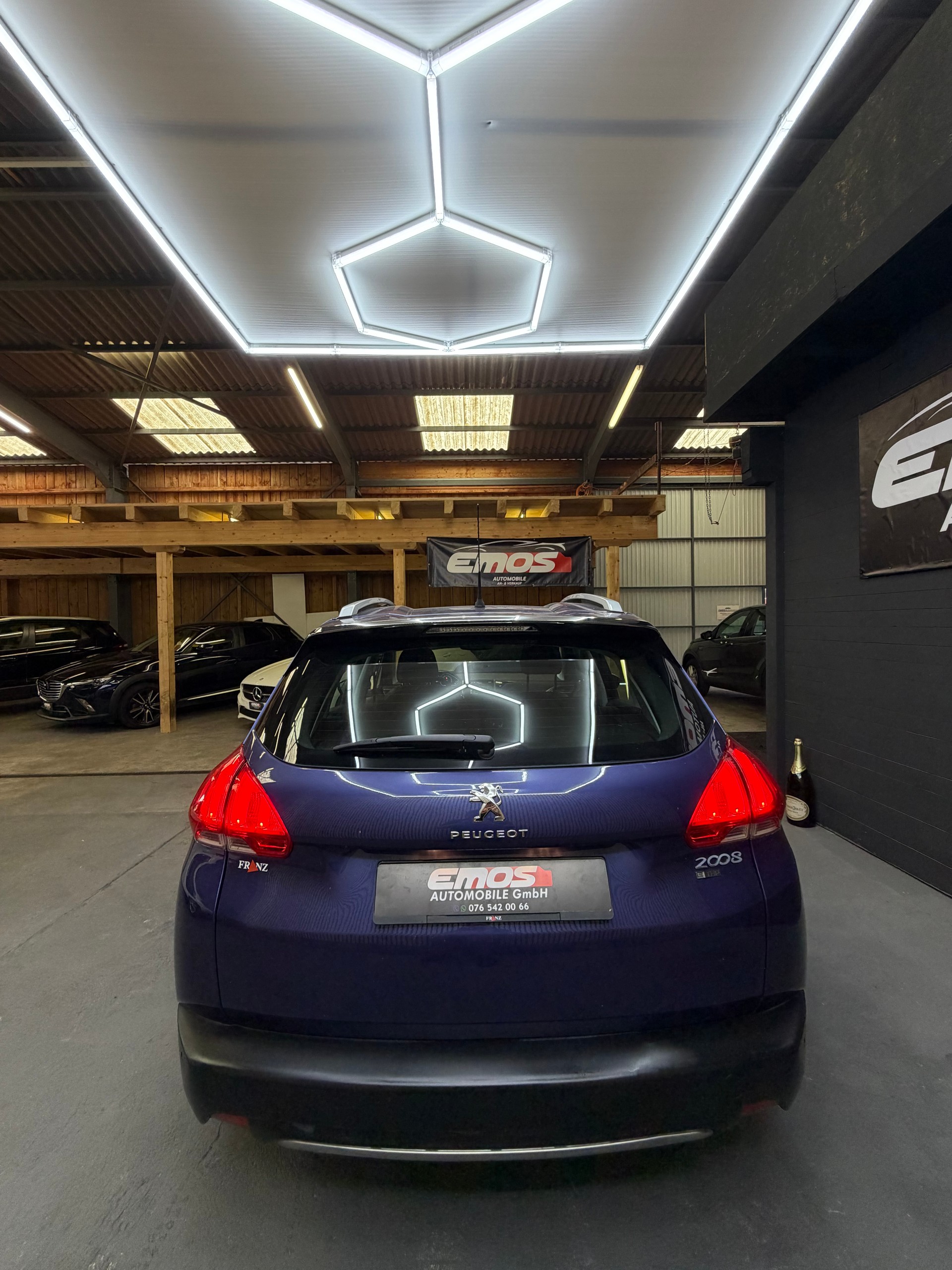 PEUGEOT 2008 1.2 PureTech Allure-image-4