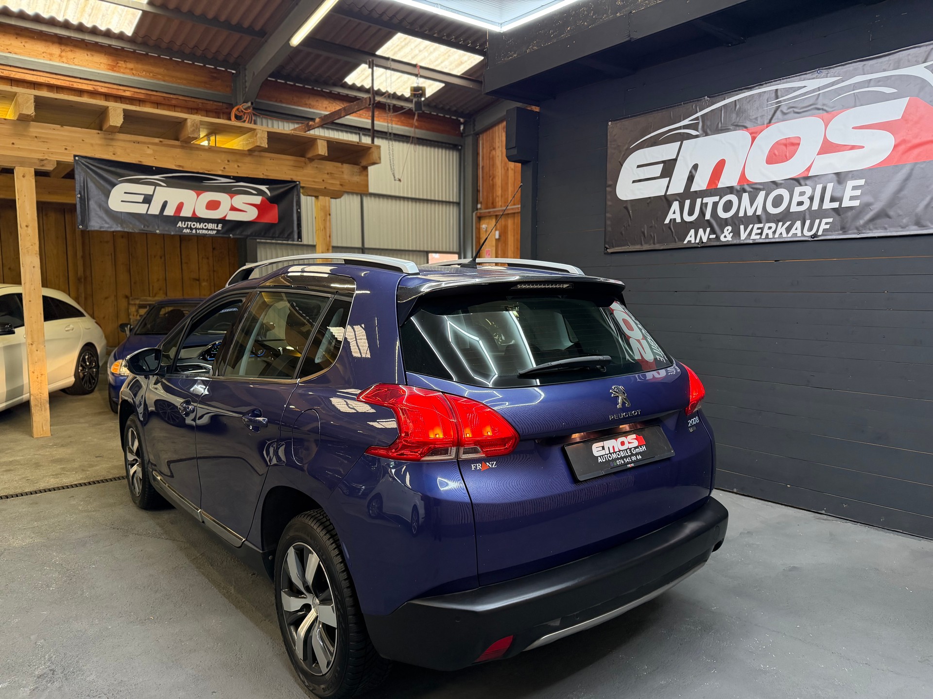 PEUGEOT 2008 1.2 PureTech Allure-image-6