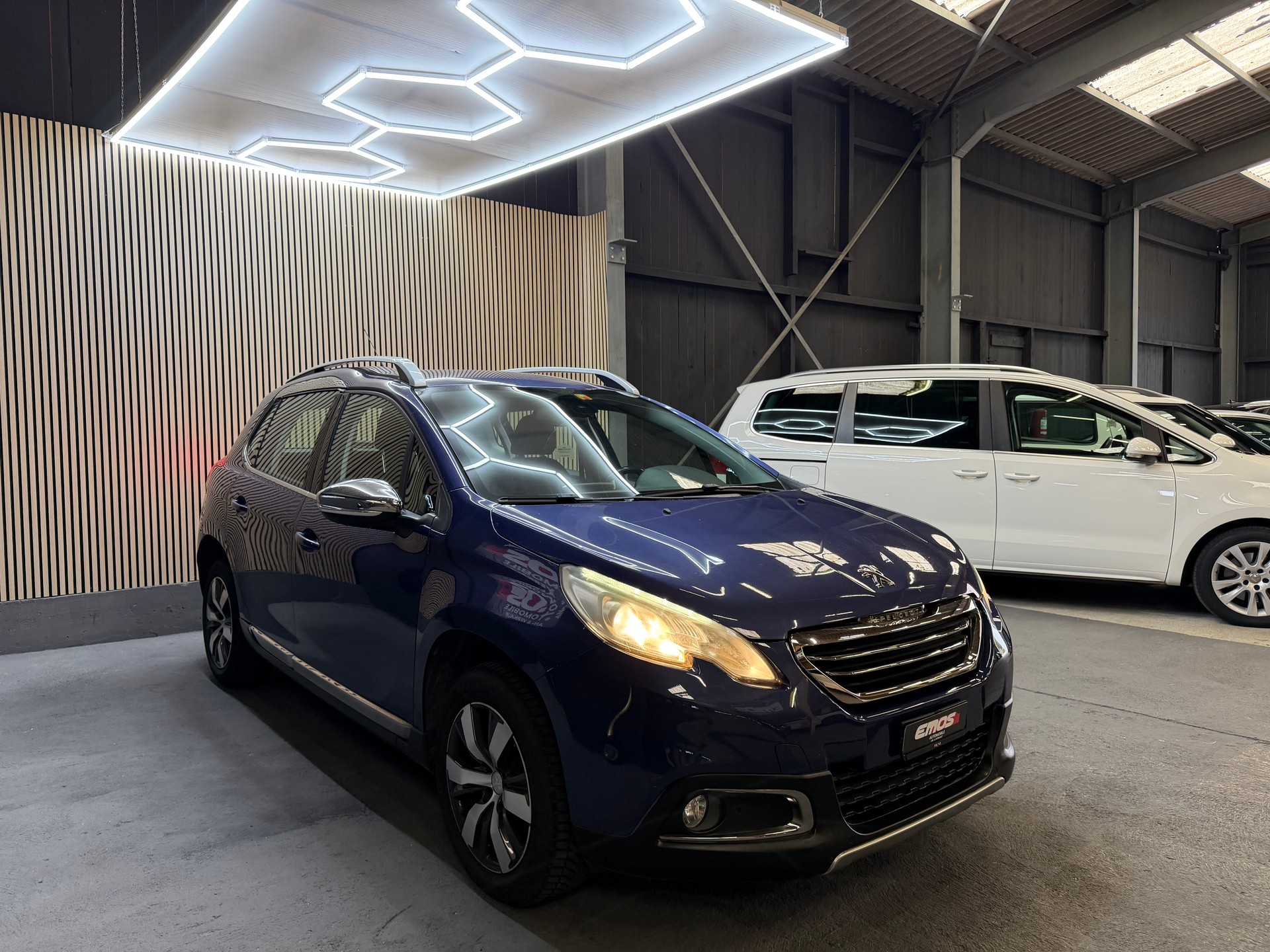PEUGEOT 2008 1.2 PureTech Allure-image-2