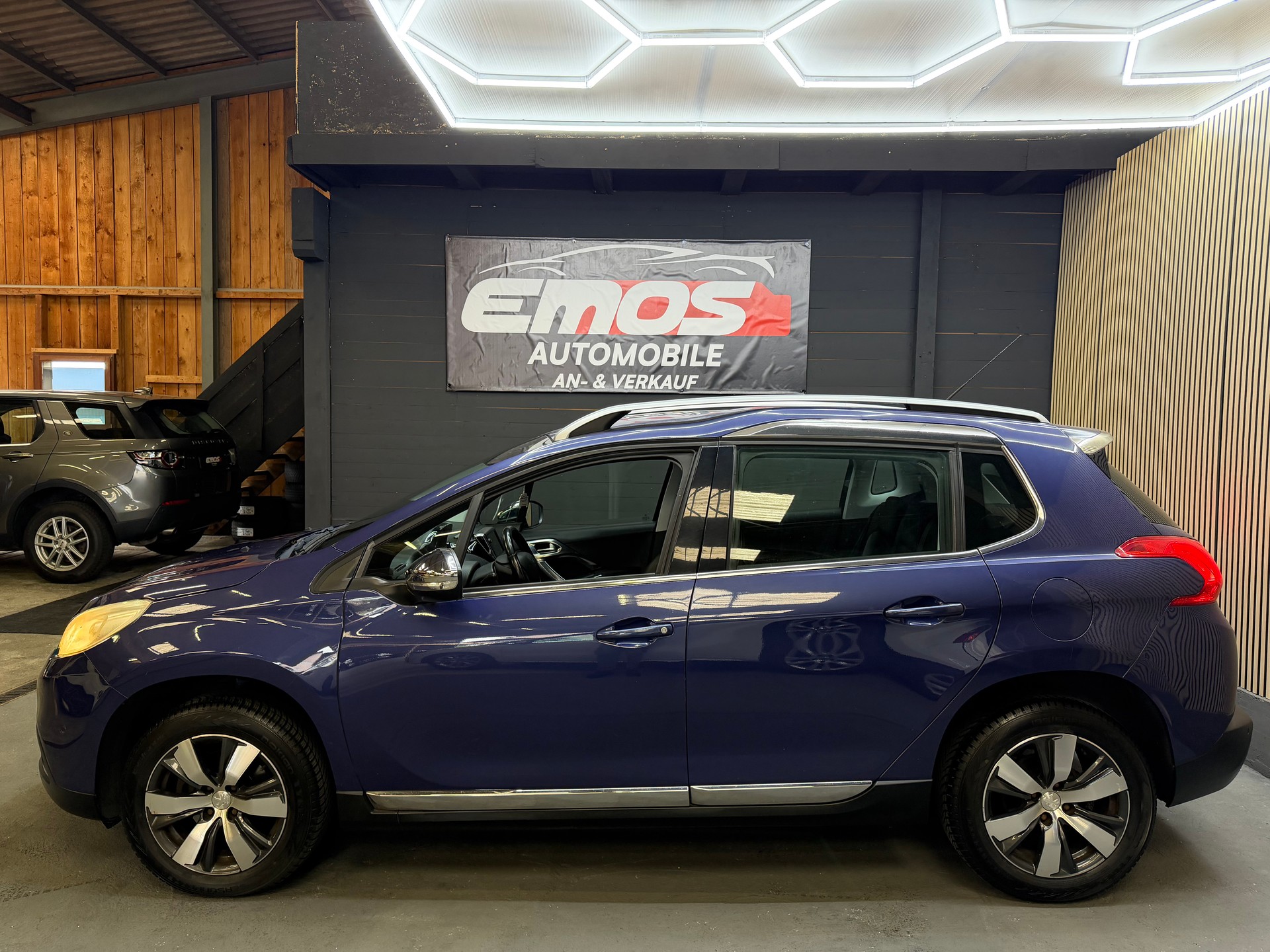PEUGEOT 2008 1.2 PureTech Allure-image-3