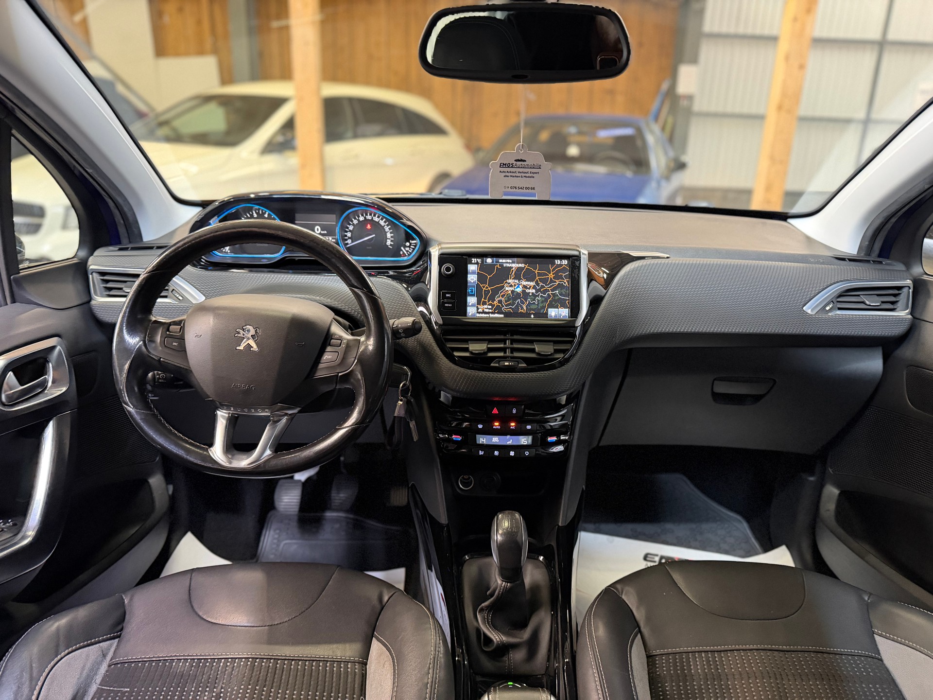 PEUGEOT 2008 1.2 PureTech Allure-image-7