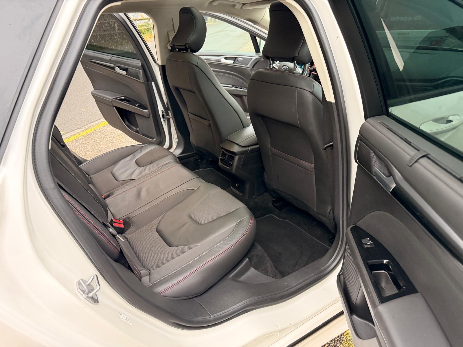 FORD Mondeo 2.0 TDCi ST-Line AWD PowerShift-image-11