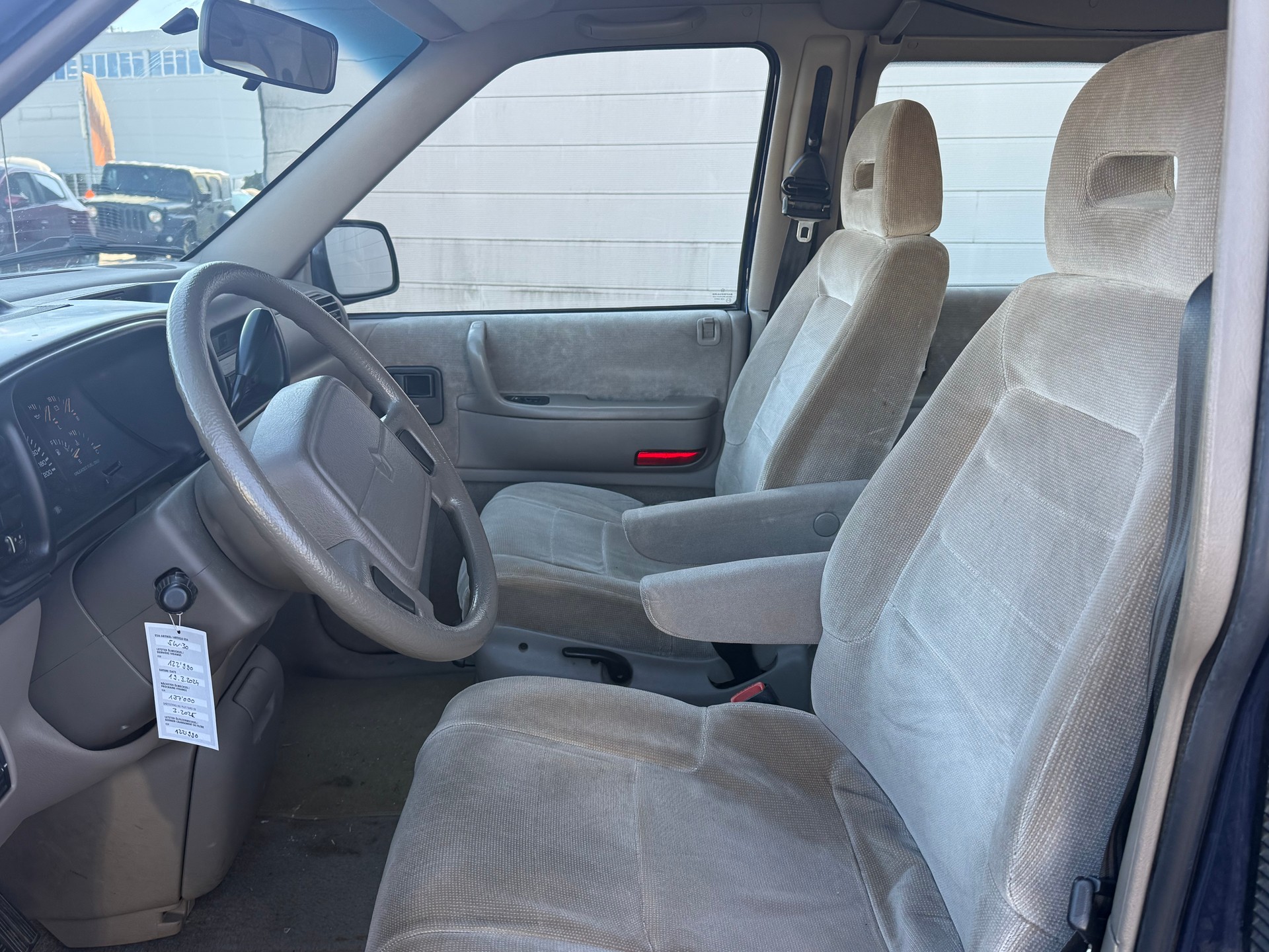 CHRYSLER Voyager LE 3.3-image-7