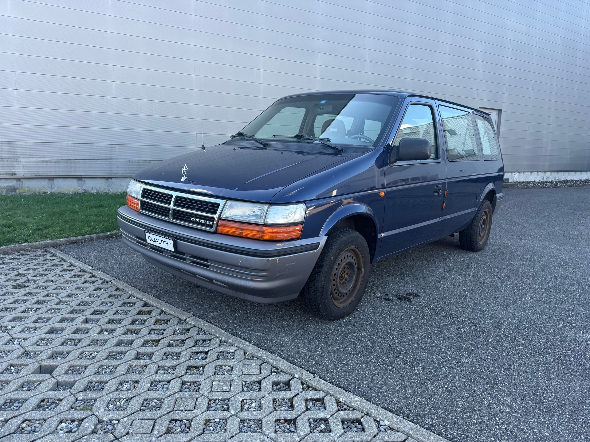 CHRYSLER Voyager LE 3.3-image-1