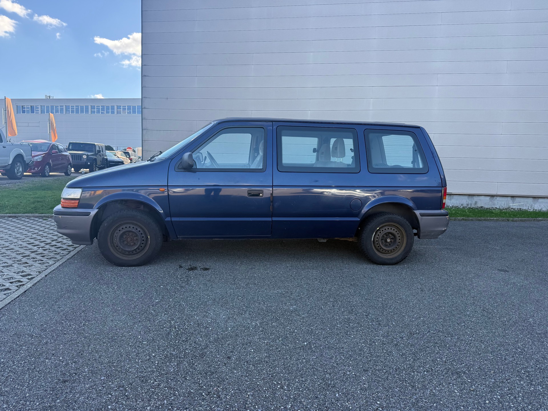 CHRYSLER Voyager LE 3.3-image-6