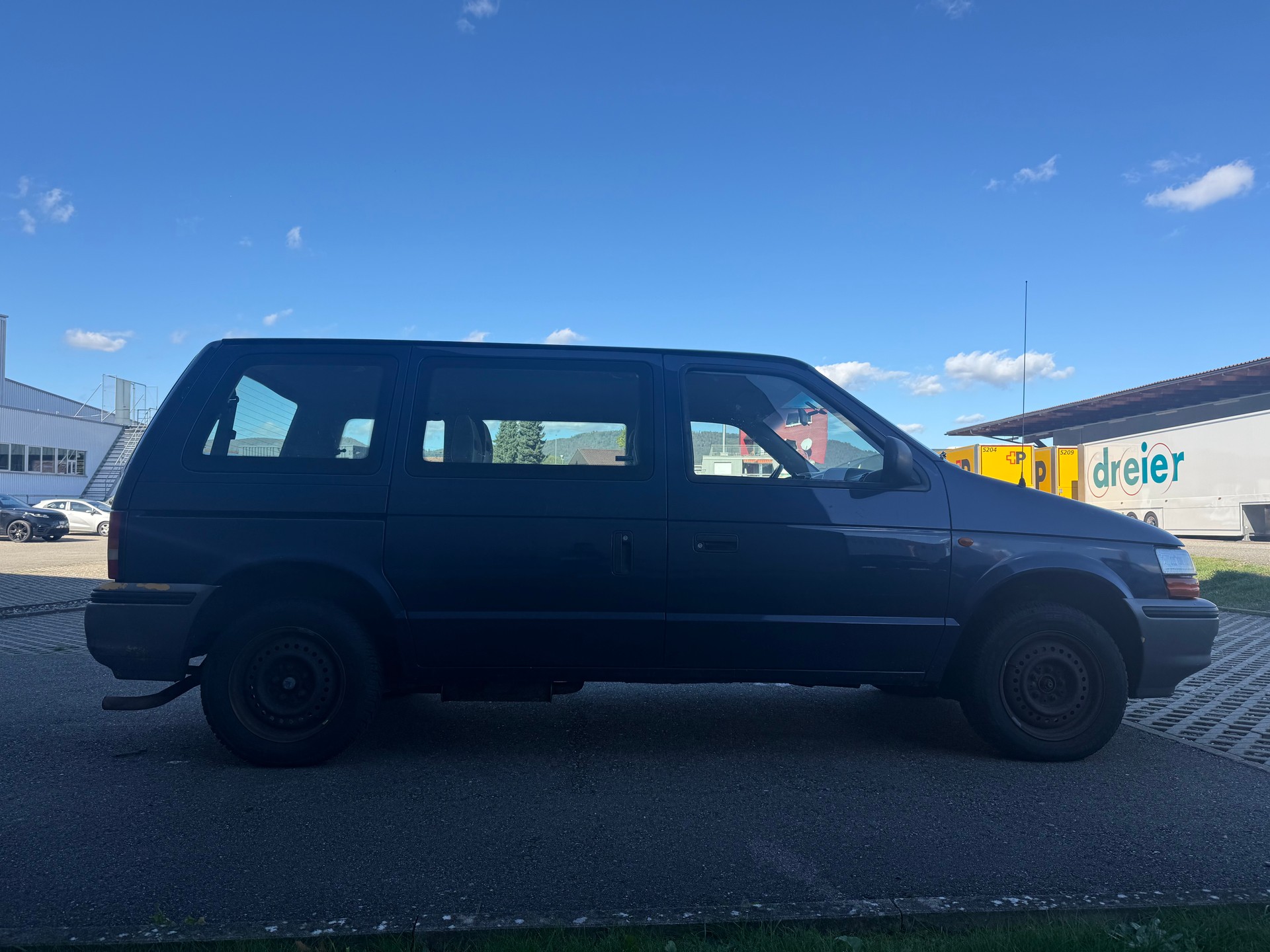 CHRYSLER Voyager LE 3.3-image-3