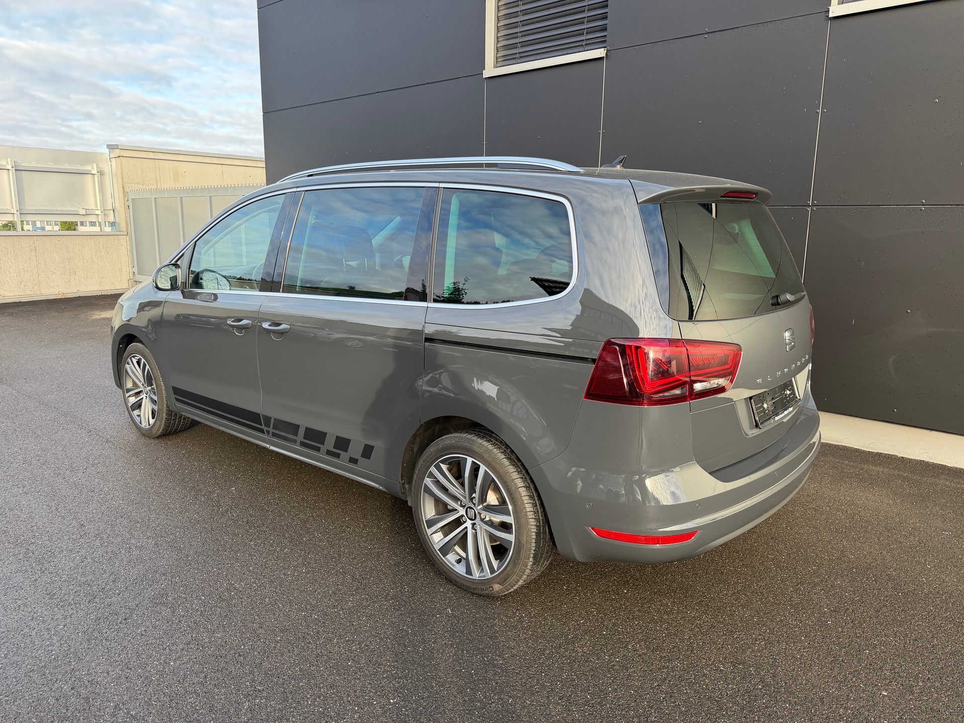 SEAT Alhambra 1.4 TSI DSG Hola FR-image-2