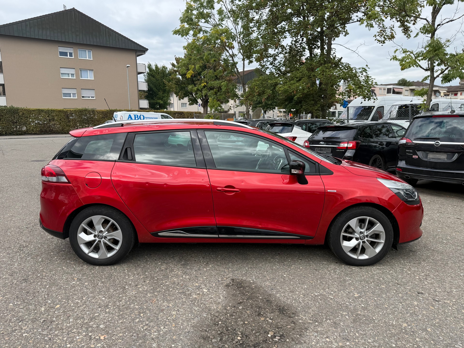 RENAULT Clio Grandtour 1.2 16V T Limited EDC-image-2