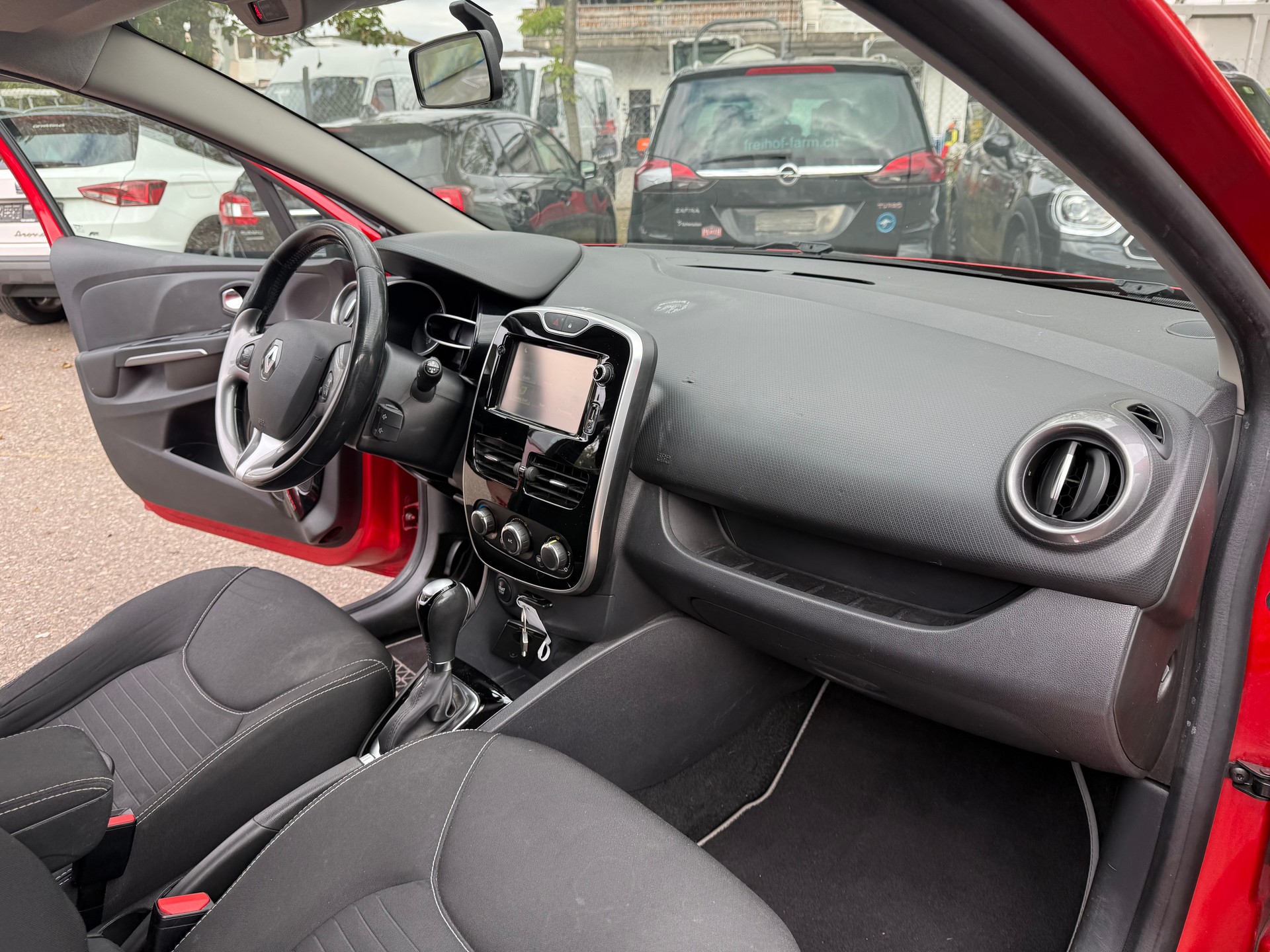RENAULT Clio Grandtour 1.2 16V T Limited EDC-image-6