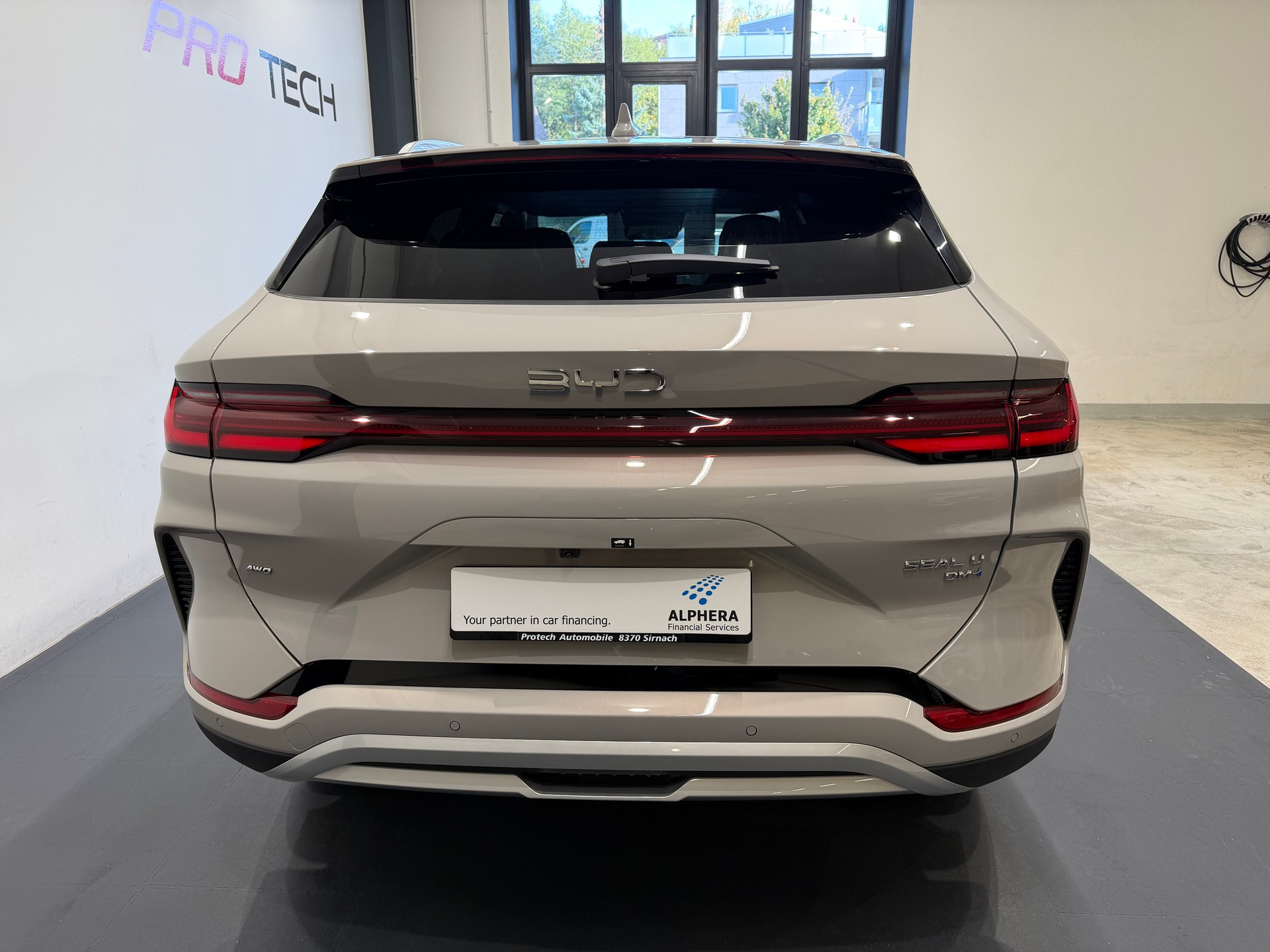 BYD Seal U DM-i Design AWD *NARDO GREY*-image-6